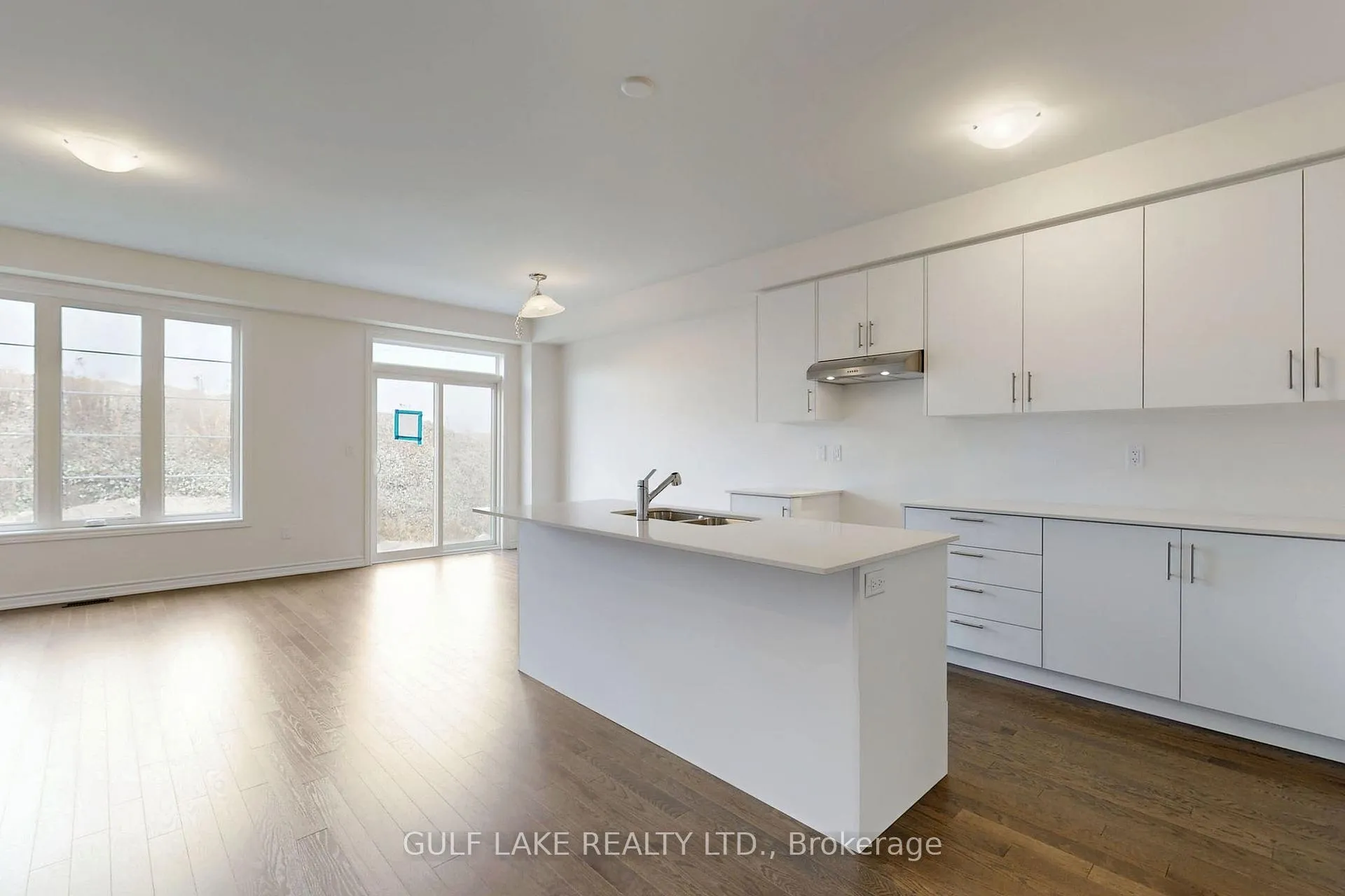 Photo 8 of 66 Phoenix Boulevard, Barrie, Rural Barrie Southeast — HOMEH