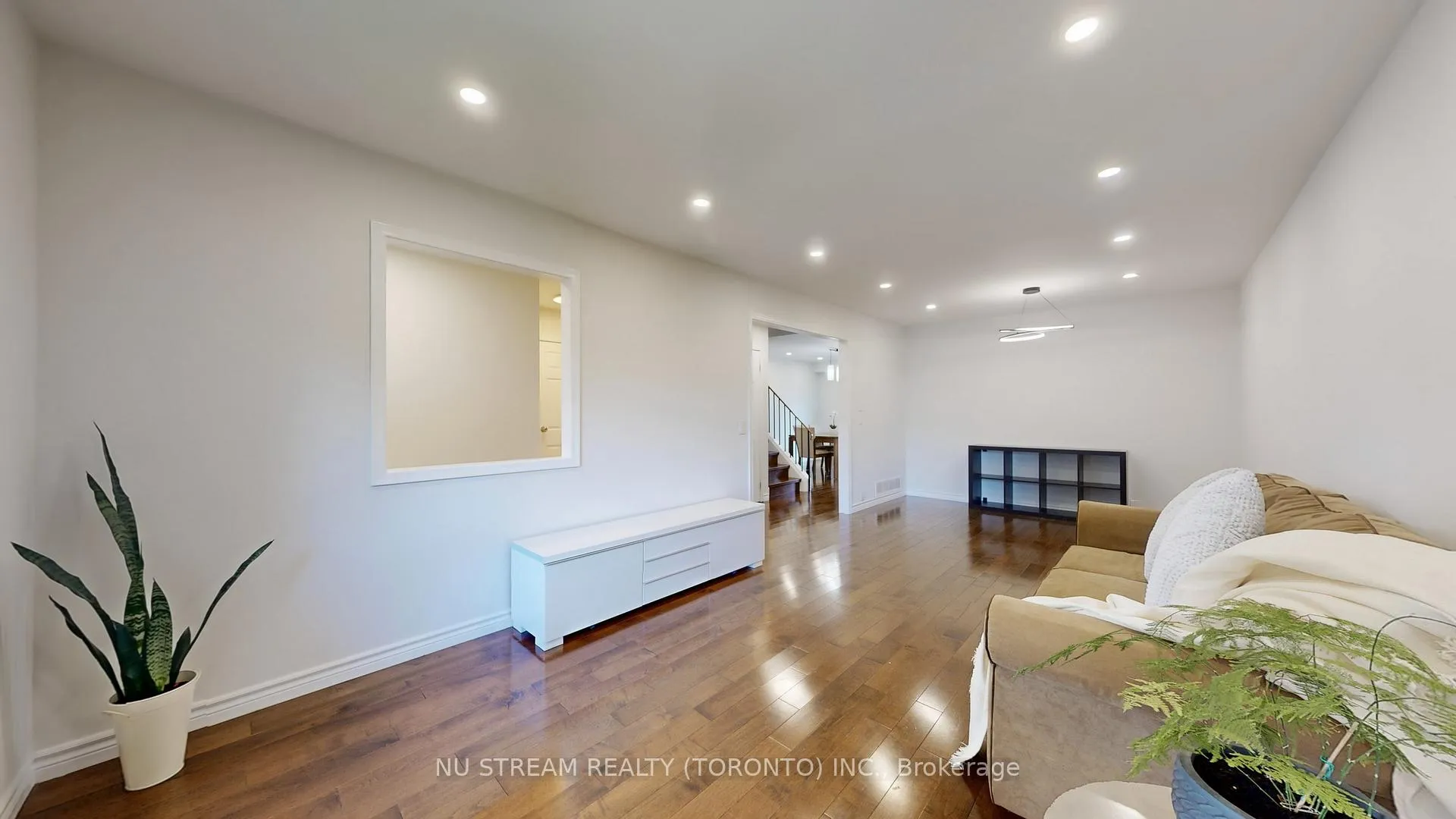 Photo 4 of 95 Madsen Crescent, Markham, Markville — HOMEH
