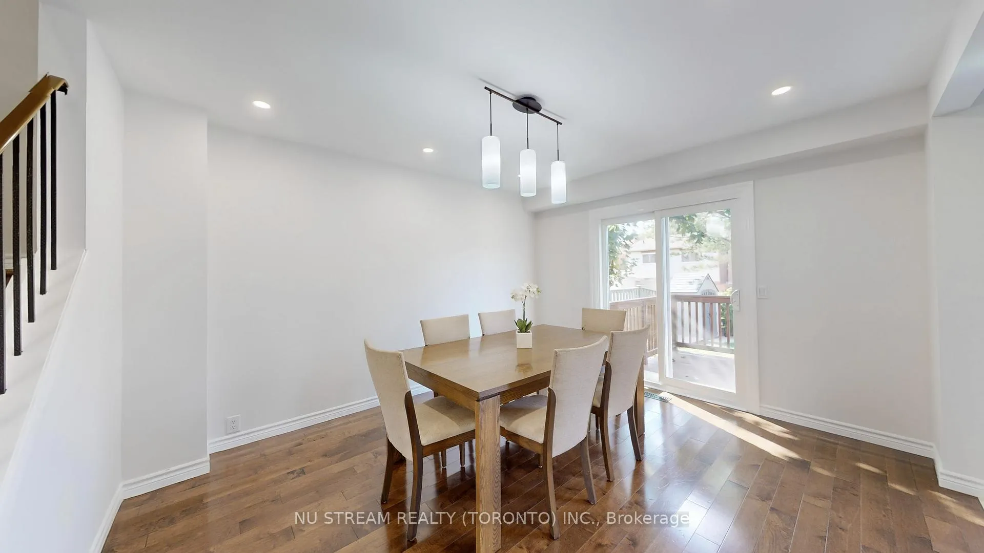 Photo 5 of 95 Madsen Crescent, Markham, Markville — HOMEH