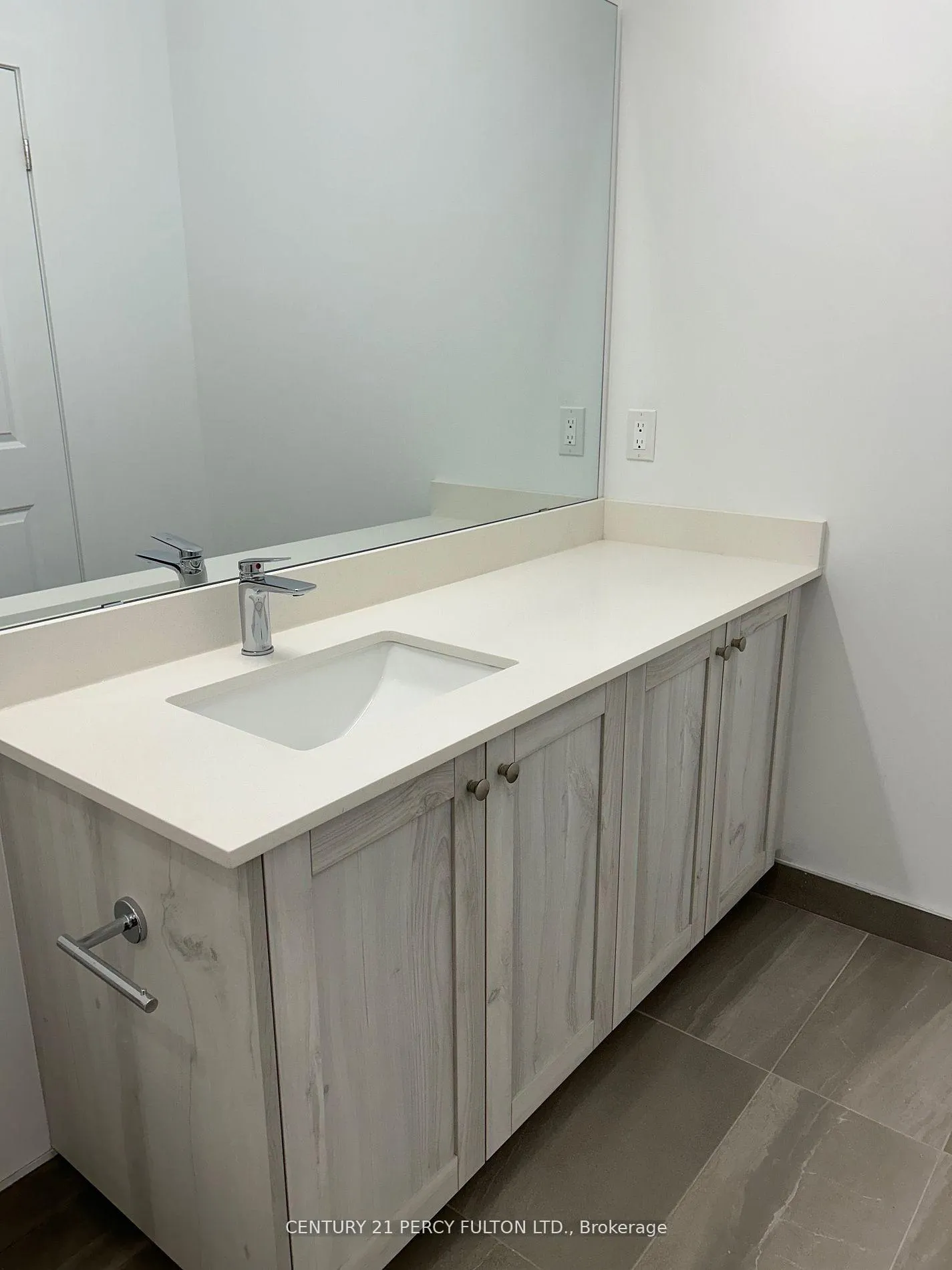 Photo 11 of Unit 110, 385 Arctic Red Drive, Oshawa, Windfields — HOMEH