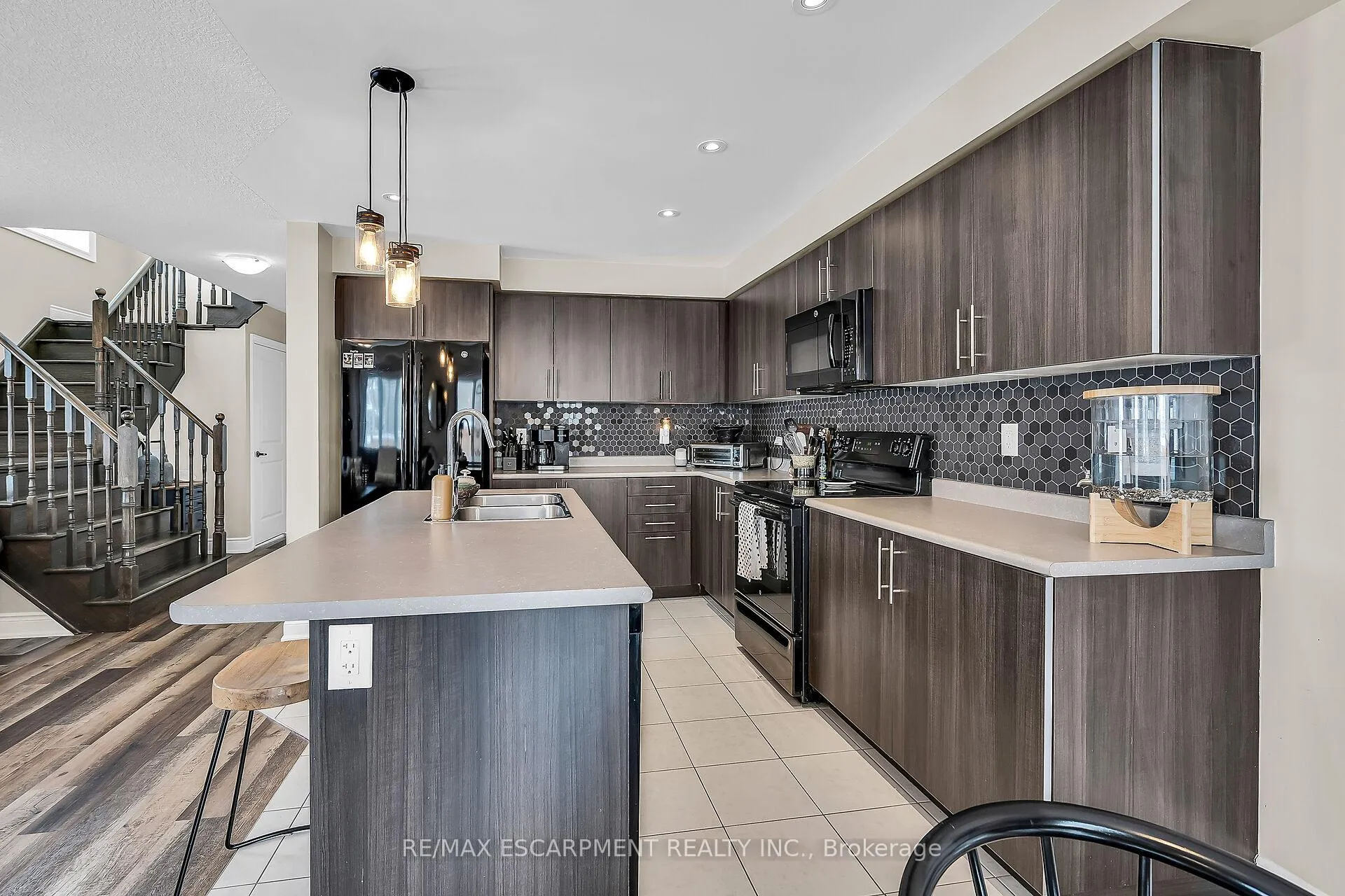 Photo 24 of 64 Arnold Marshall Boulevard, Haldimand — HOMEH