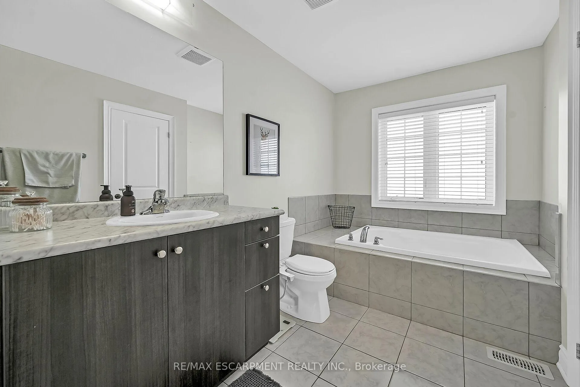 Photo 31 of 64 Arnold Marshall Boulevard, Haldimand — HOMEH