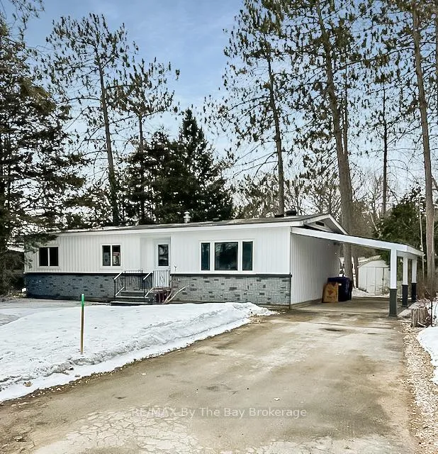 Photo 1 of 11 Carruthers Street S, Wasaga Beach — HOMEH