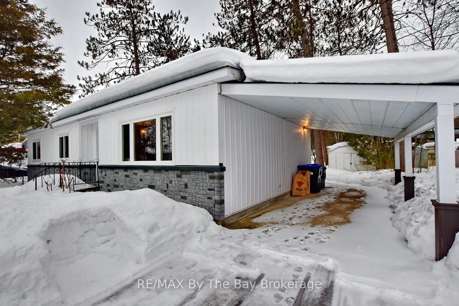 Photo 3 of 11 Carruthers Street S, Wasaga Beach — HOMEH