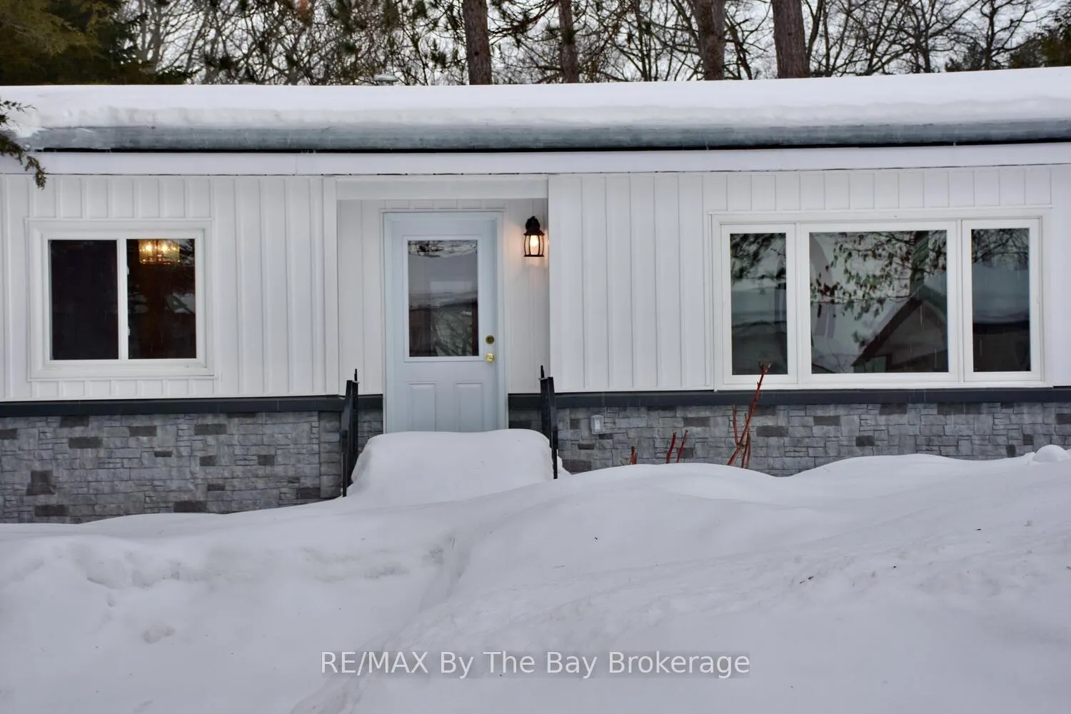 Photo 4 of 11 Carruthers Street S, Wasaga Beach — HOMEH