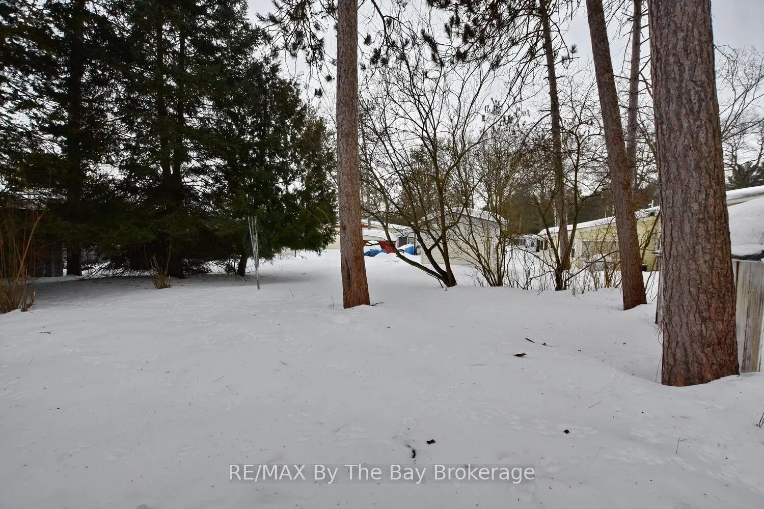 Photo 8 of 11 Carruthers Street S, Wasaga Beach — HOMEH