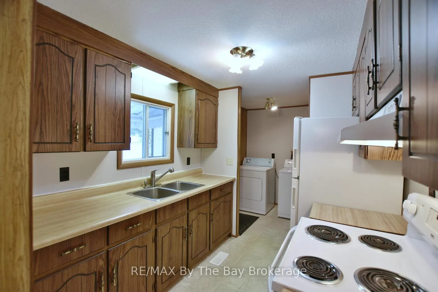 Photo 18 of 11 Carruthers Street S, Wasaga Beach — HOMEH