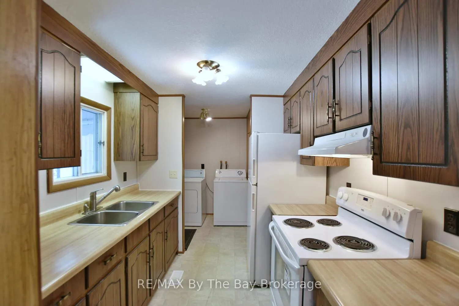Photo 19 of 11 Carruthers Street S, Wasaga Beach — HOMEH
