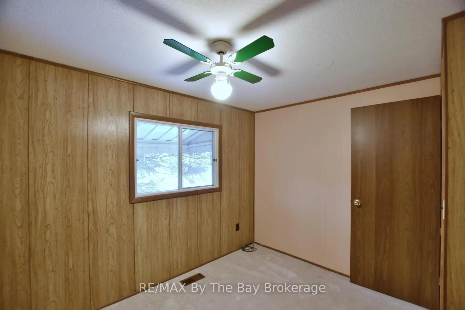 Photo 23 of 11 Carruthers Street S, Wasaga Beach — HOMEH