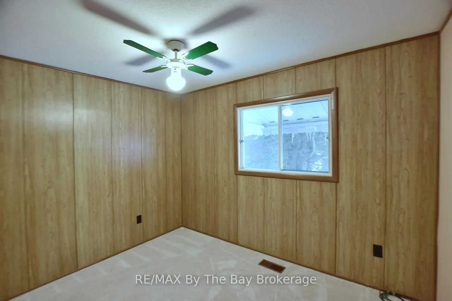 Photo 26 of 11 Carruthers Street S, Wasaga Beach — HOMEH