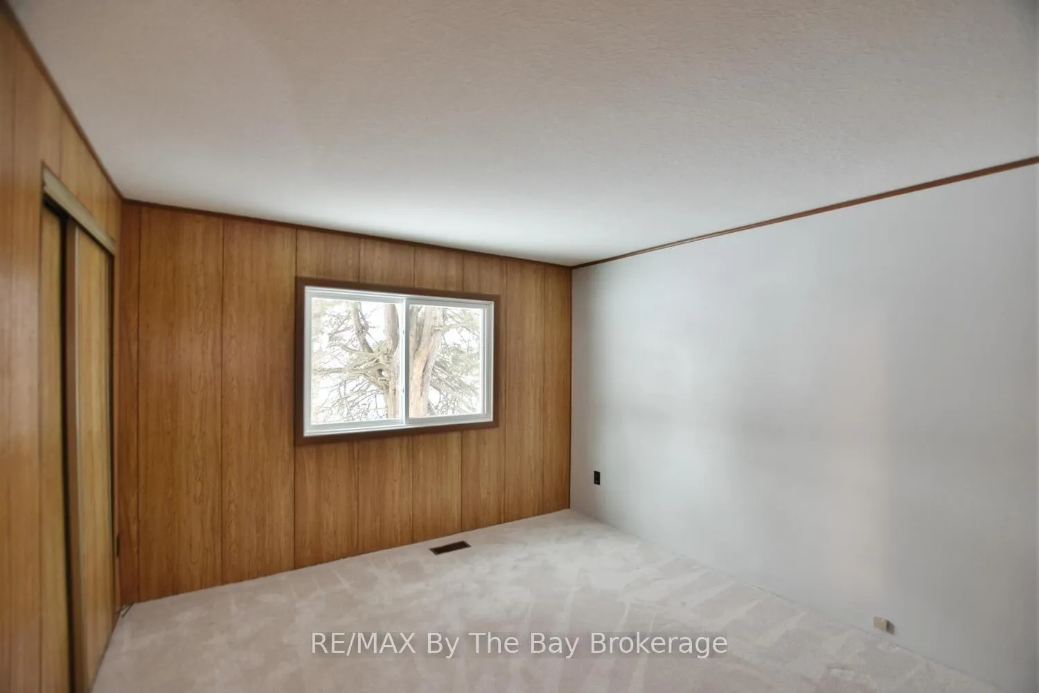 Photo 28 of 11 Carruthers Street S, Wasaga Beach — HOMEH