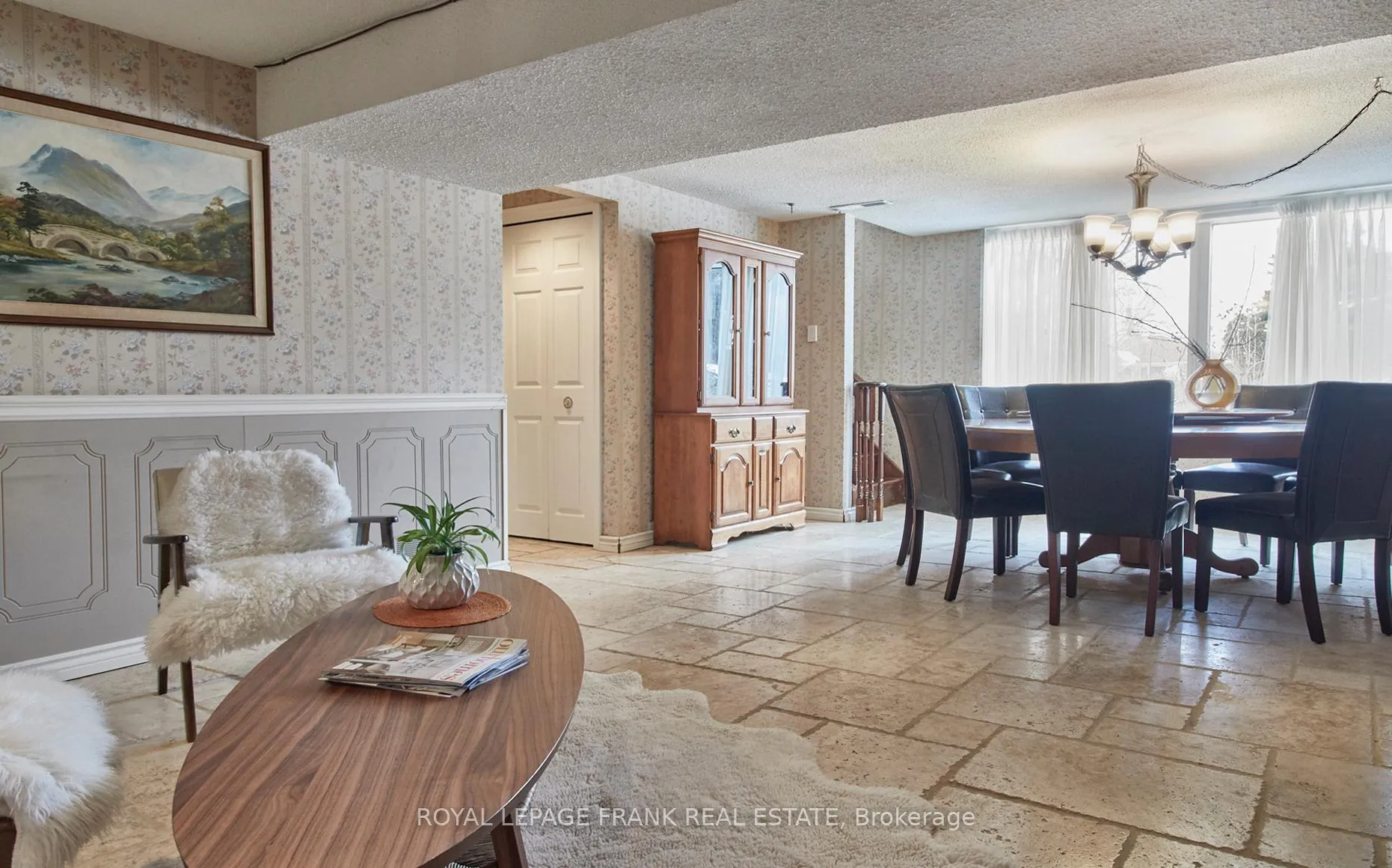 Photo 5 of 372 Arbor Court, Oshawa, McLaughlin — HOMEH