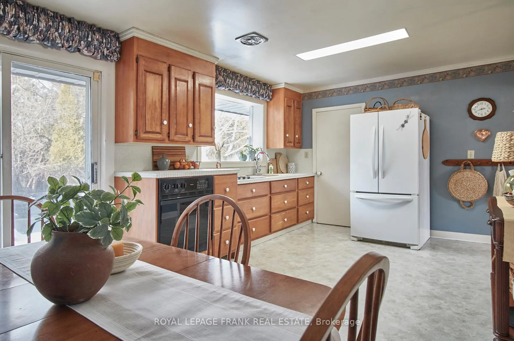 Photo 7 of 372 Arbor Court, Oshawa, McLaughlin — HOMEH