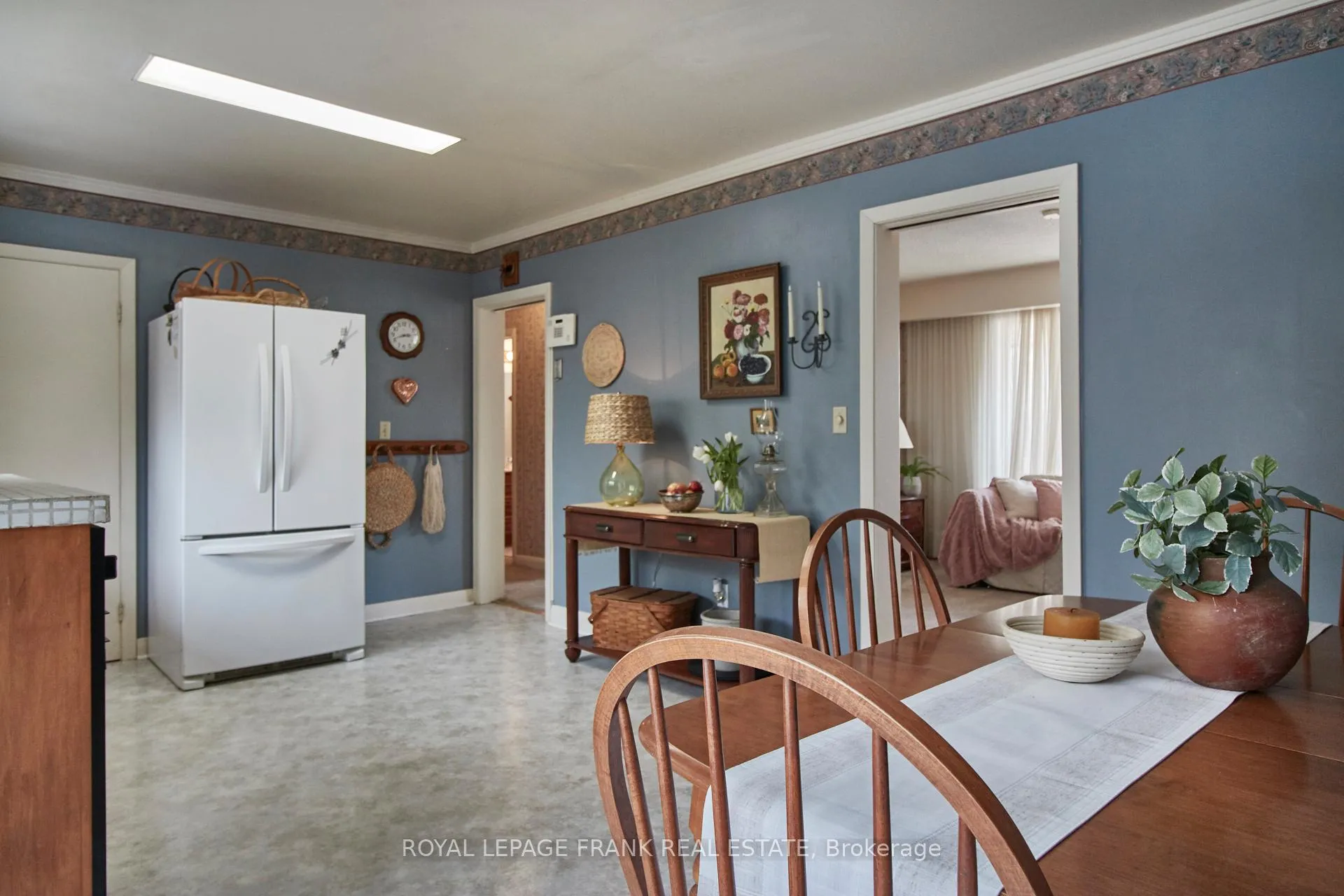 Photo 8 of 372 Arbor Court, Oshawa, McLaughlin — HOMEH