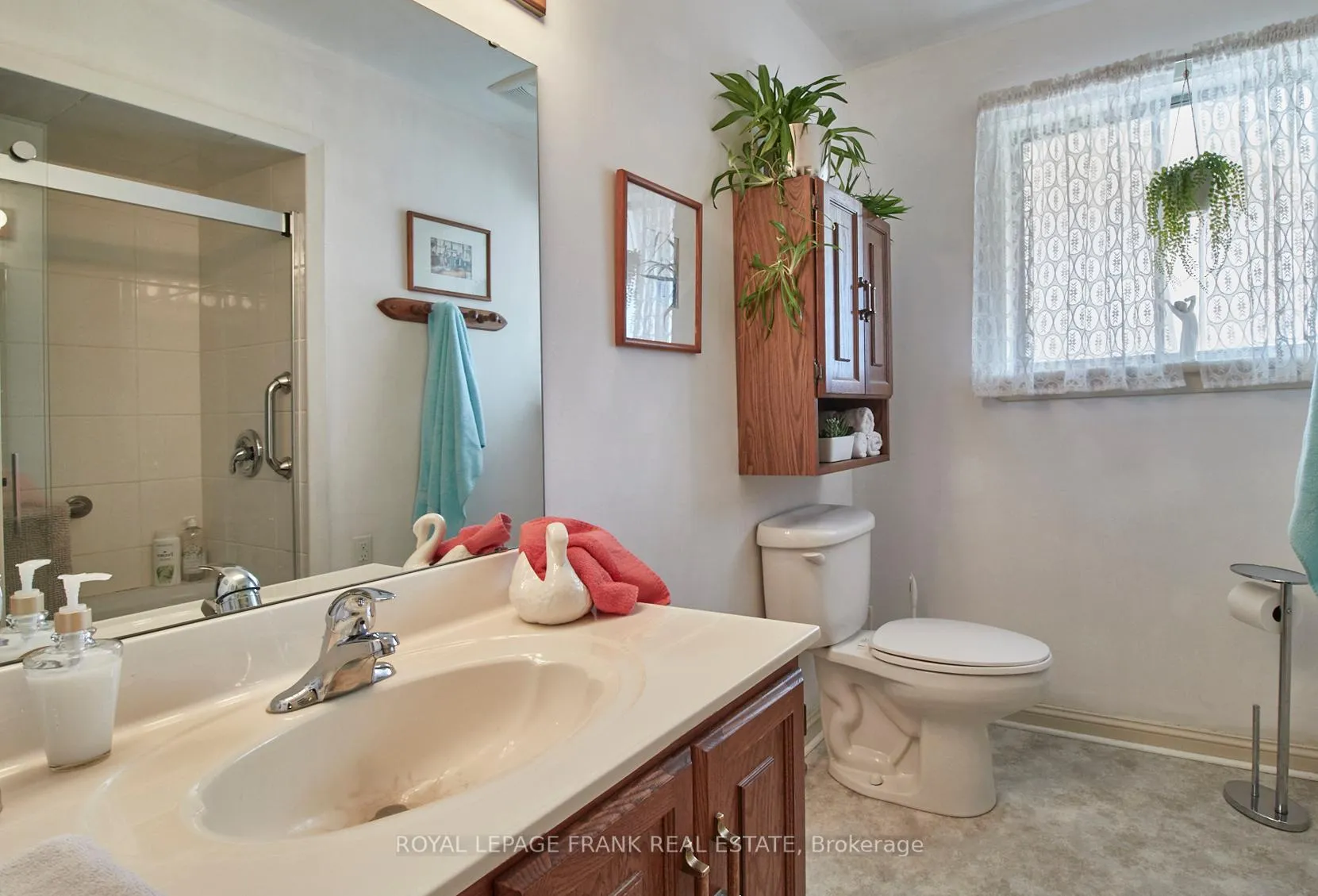 Photo 16 of 372 Arbor Court, Oshawa, McLaughlin — HOMEH