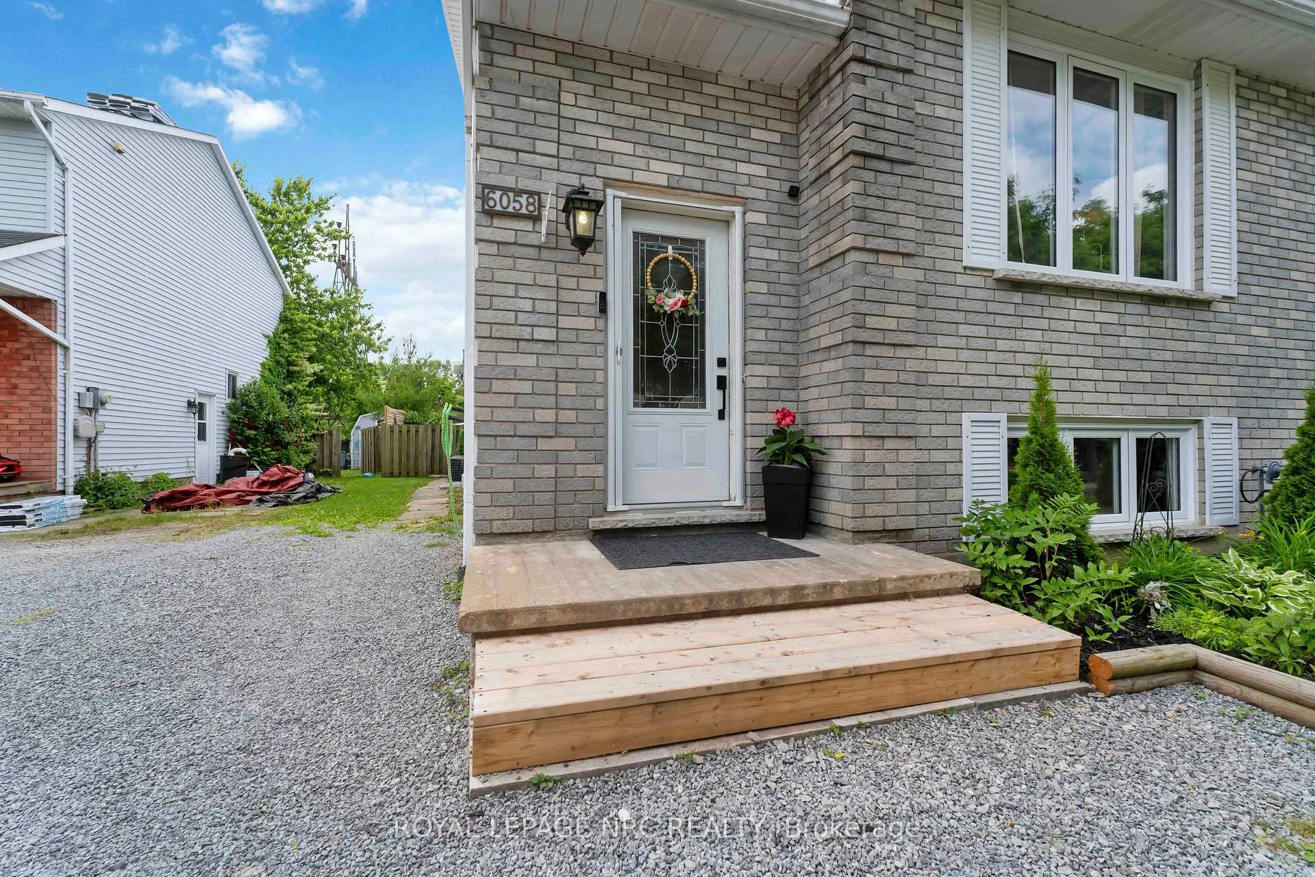 Photo 5 of 6058 Wildrose Crescent, Niagara Falls, Oldfield — HOMEH