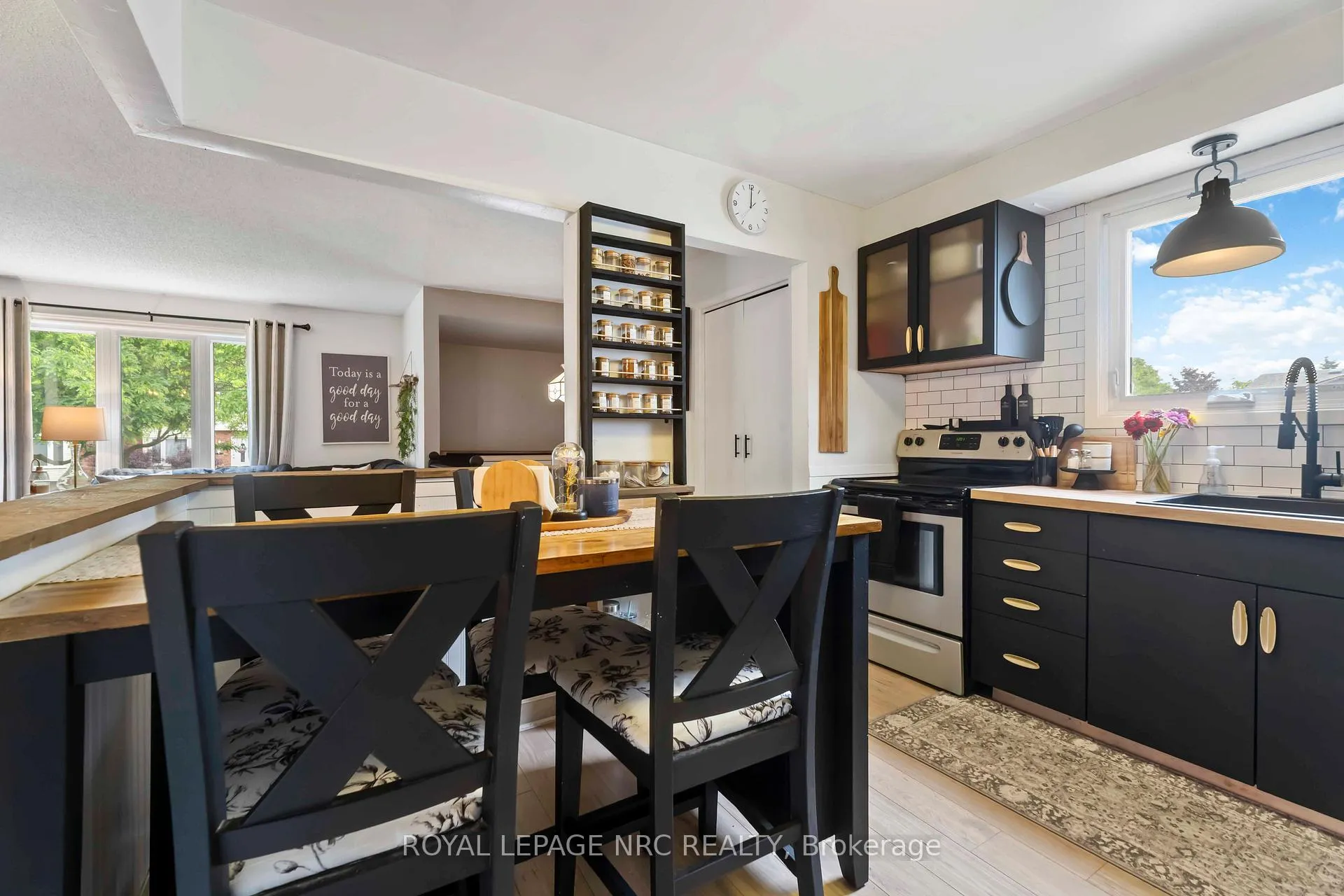 Photo 13 of 6058 Wildrose Crescent, Niagara Falls, Oldfield — HOMEH