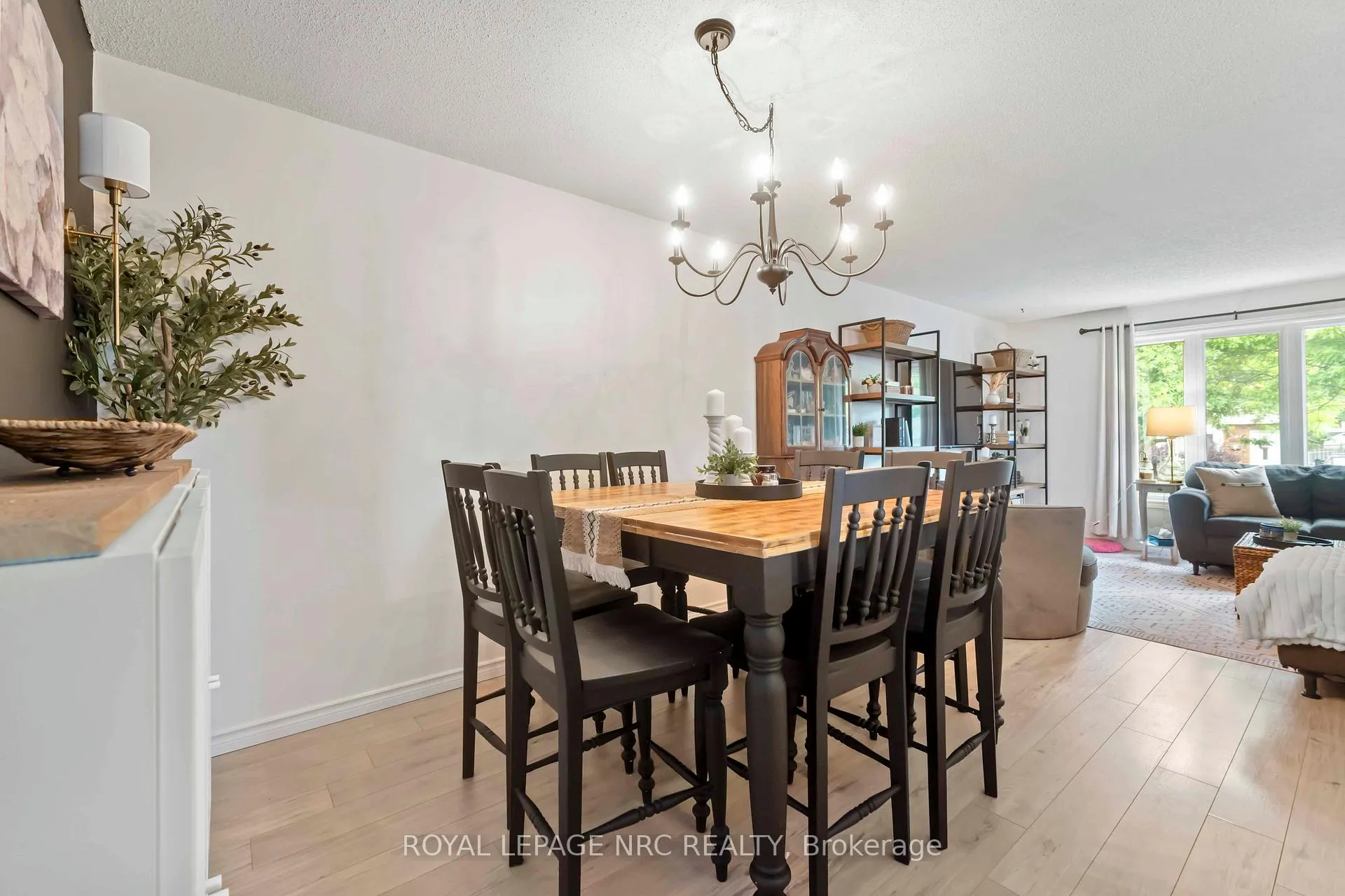 Photo 16 of 6058 Wildrose Crescent, Niagara Falls, Oldfield — HOMEH