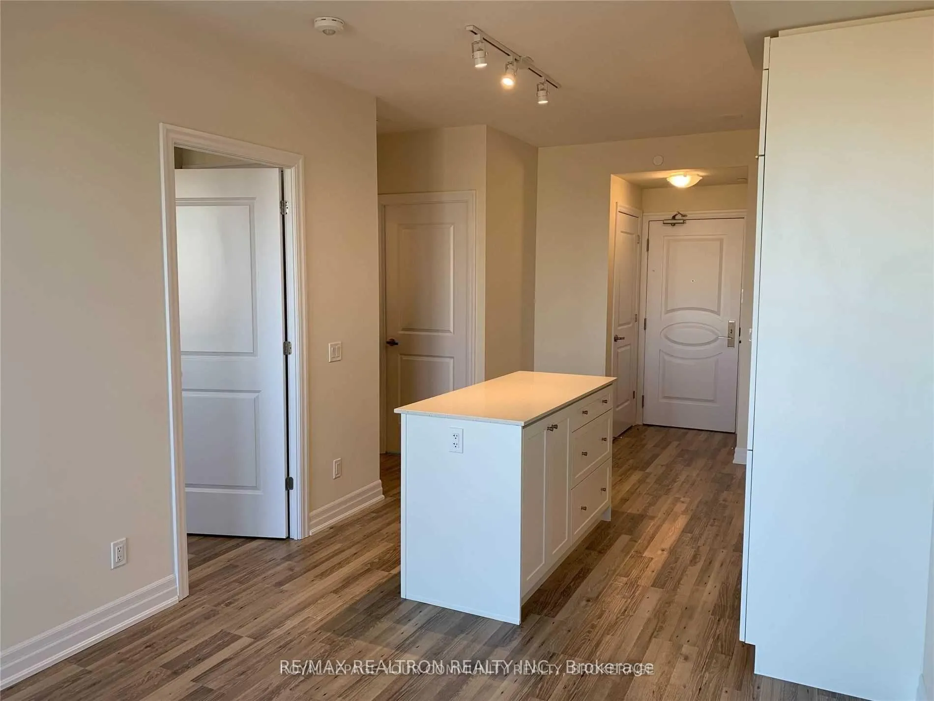 Photo 6 of Unit 1903, 9085 Jane Street, Vaughan, Concord — HOMEH