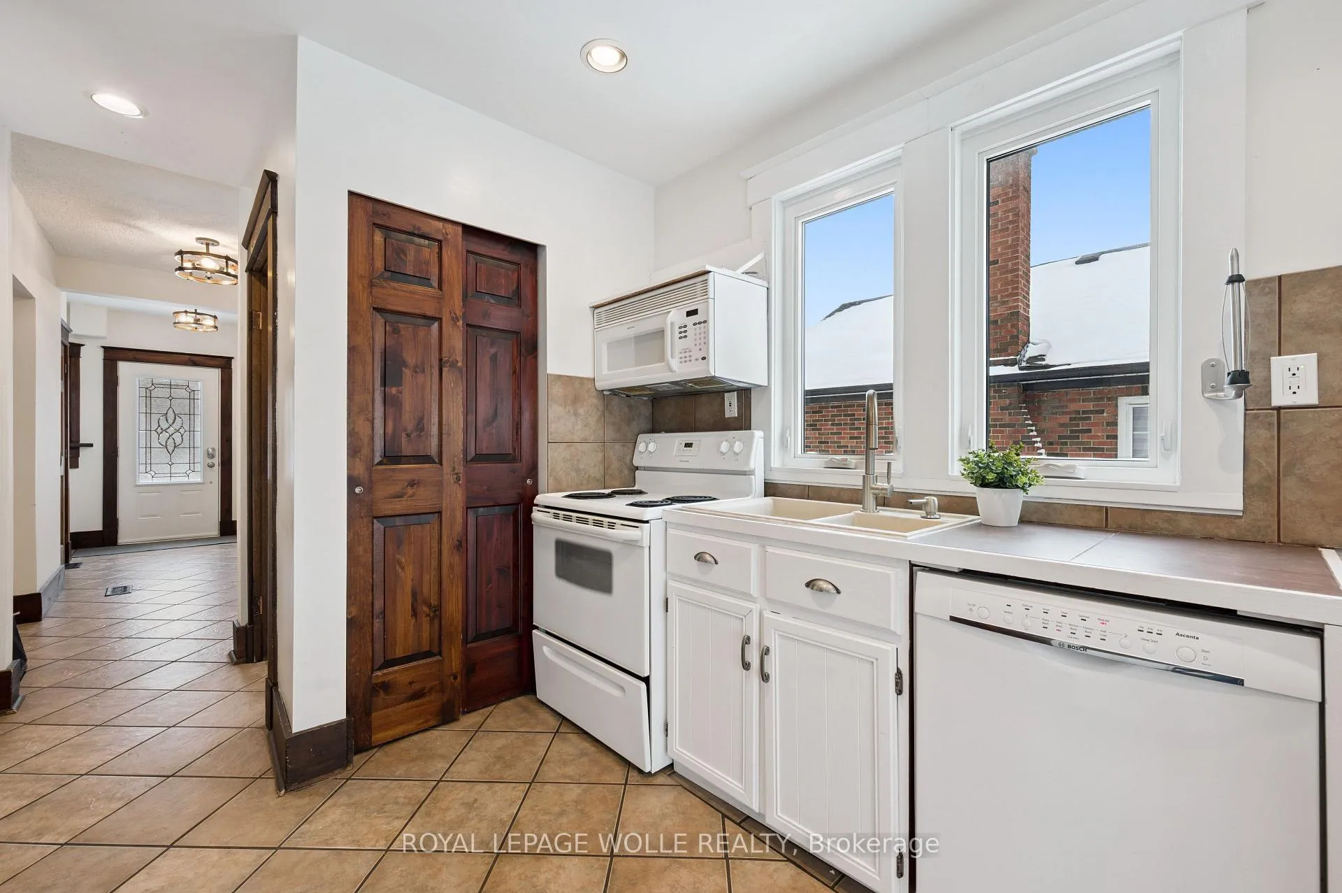 Photo 13 of 32 Dane Street, Kitchener — HOMEH