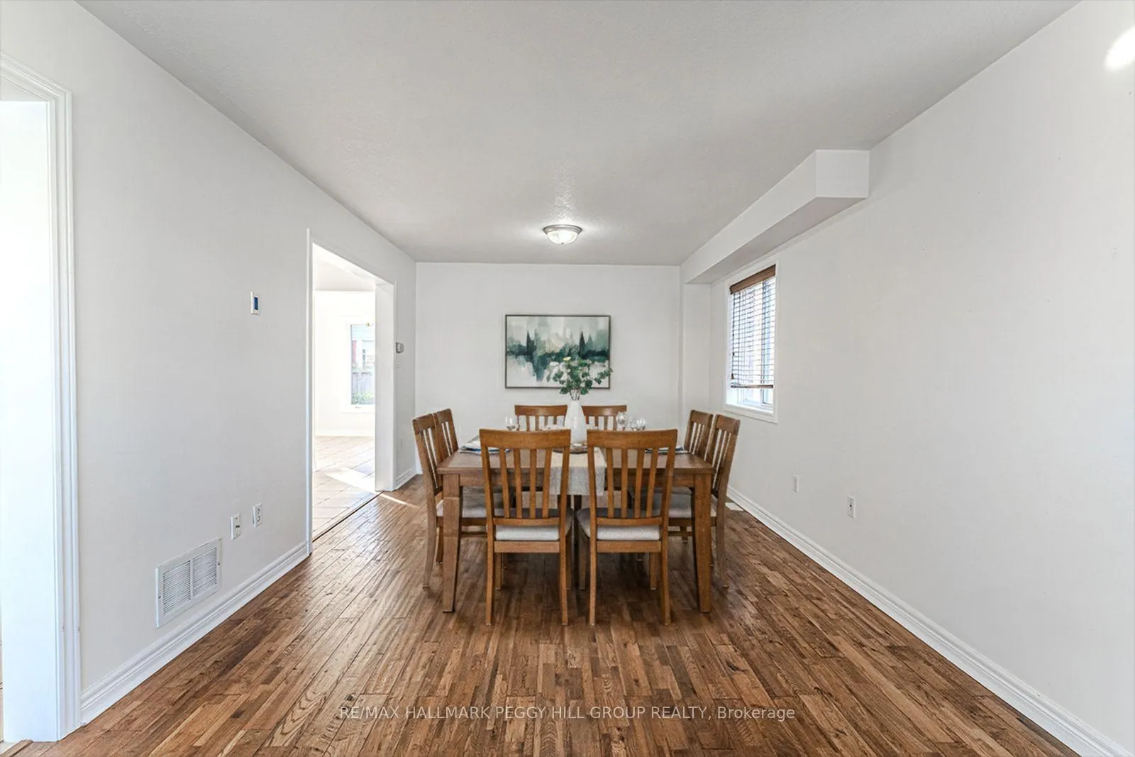Photo 3 of 29 Brookwood Drive, Barrie, 400 West — HOMEH