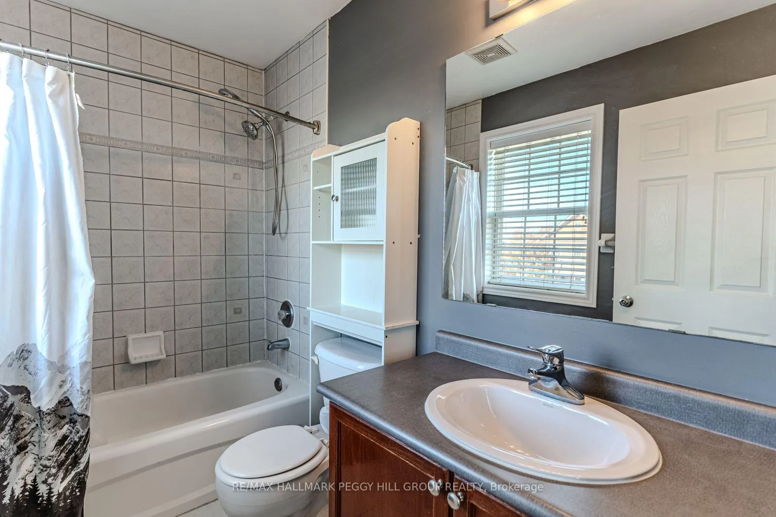 Photo 7 of 29 Brookwood Drive, Barrie, 400 West — HOMEH