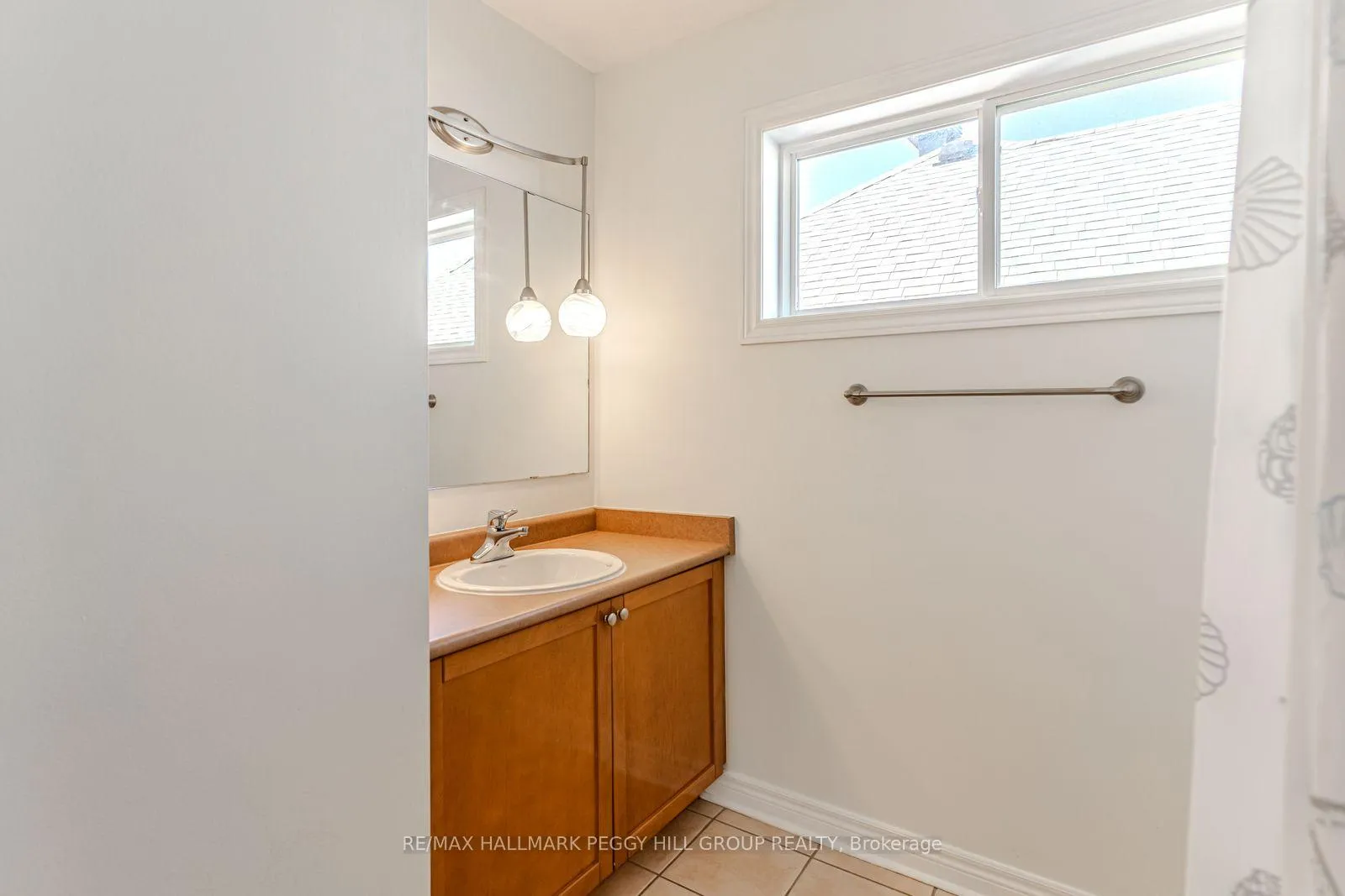 Photo 10 of 29 Brookwood Drive, Barrie, 400 West — HOMEH