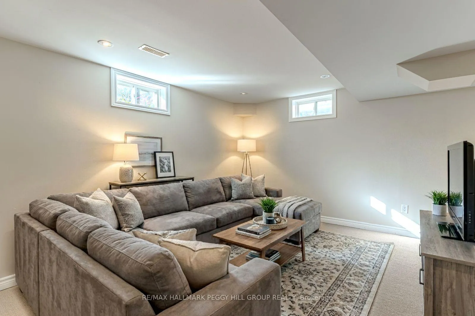 Photo 11 of 29 Brookwood Drive, Barrie, 400 West — HOMEH