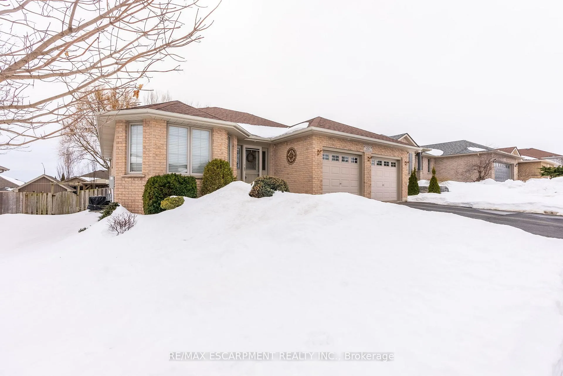 Photo 2 of 22 Mansfield Drive, Brant, South Dumfries — HOMEH