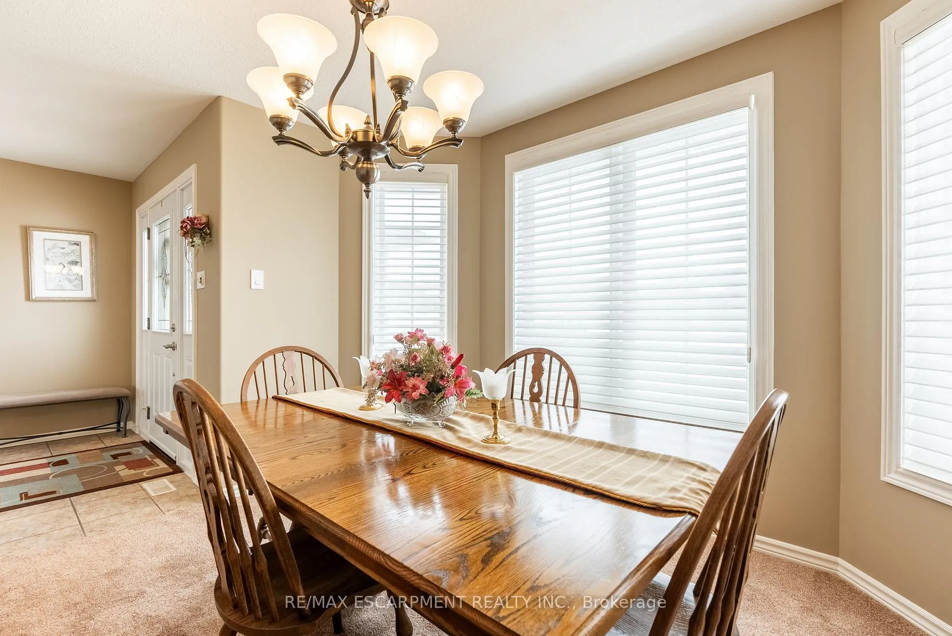 Photo 7 of 22 Mansfield Drive, Brant, South Dumfries — HOMEH