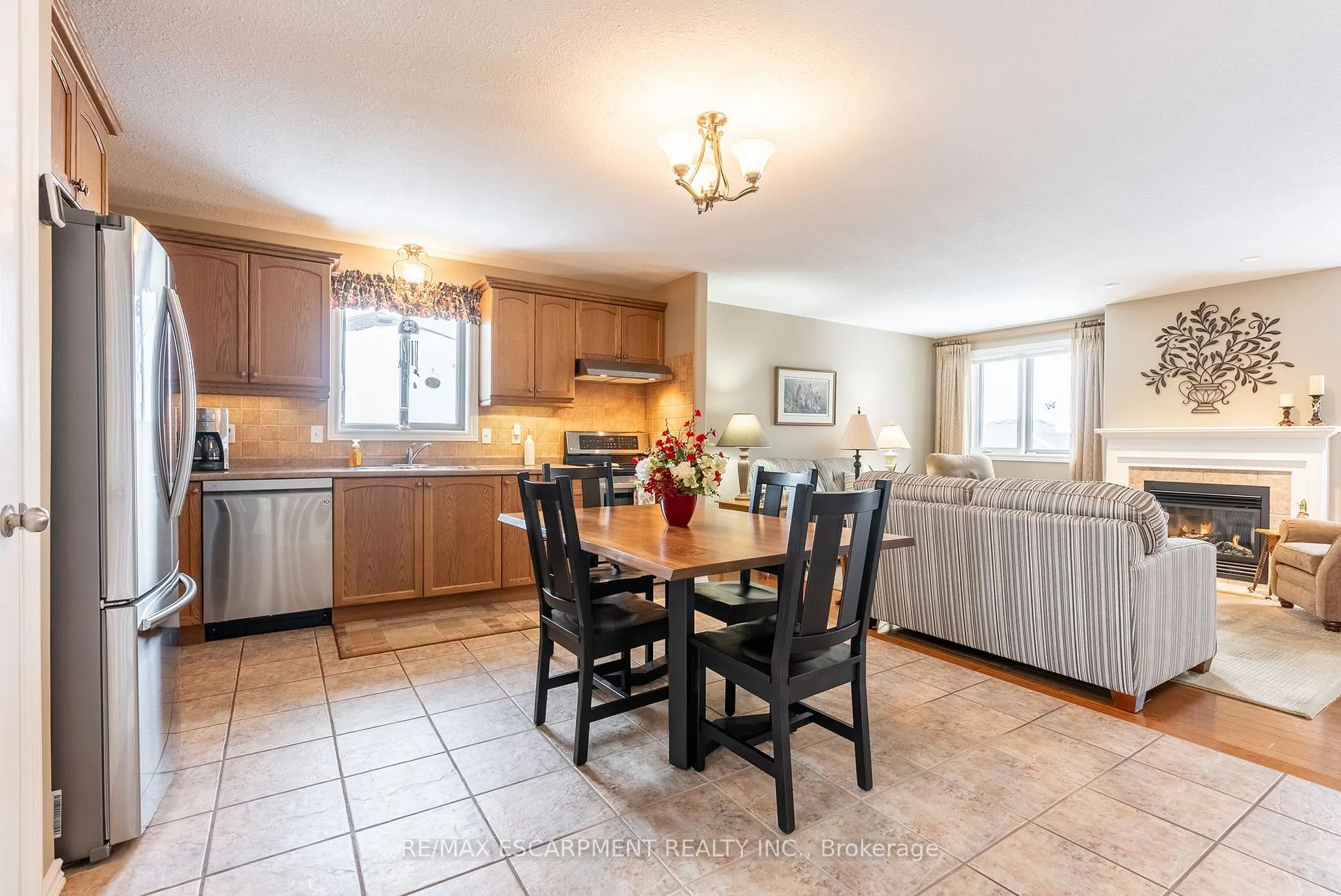 Photo 10 of 22 Mansfield Drive, Brant, South Dumfries — HOMEH