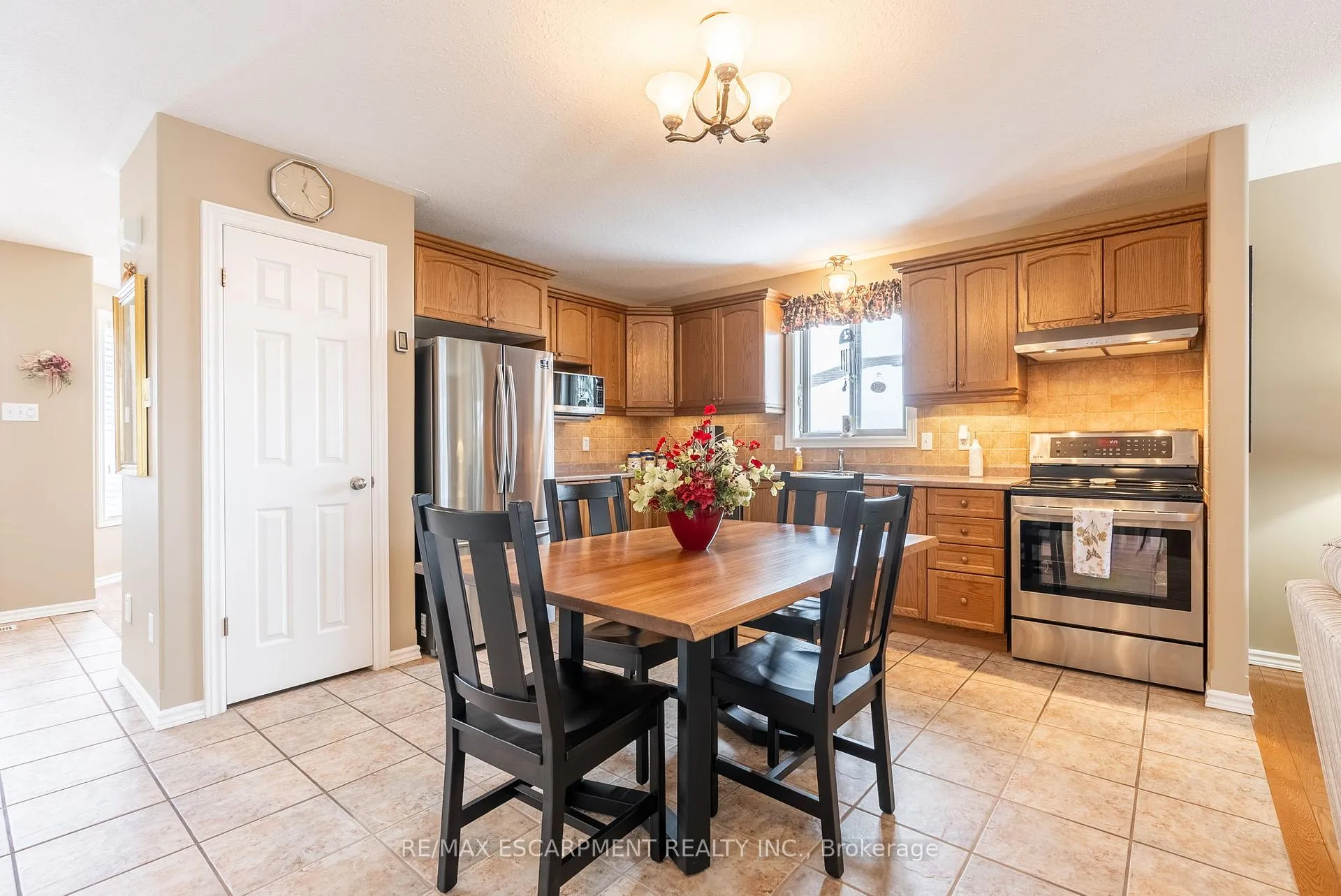 Photo 11 of 22 Mansfield Drive, Brant, South Dumfries — HOMEH