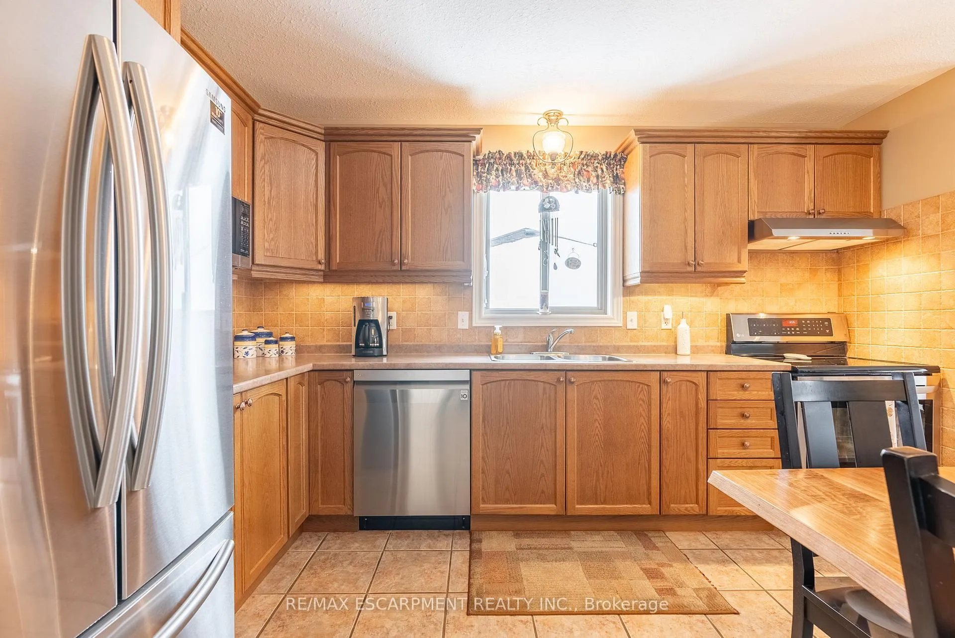 Photo 12 of 22 Mansfield Drive, Brant, South Dumfries — HOMEH