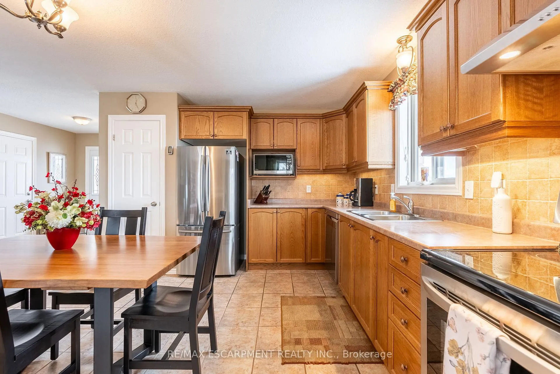 Photo 13 of 22 Mansfield Drive, Brant, South Dumfries — HOMEH