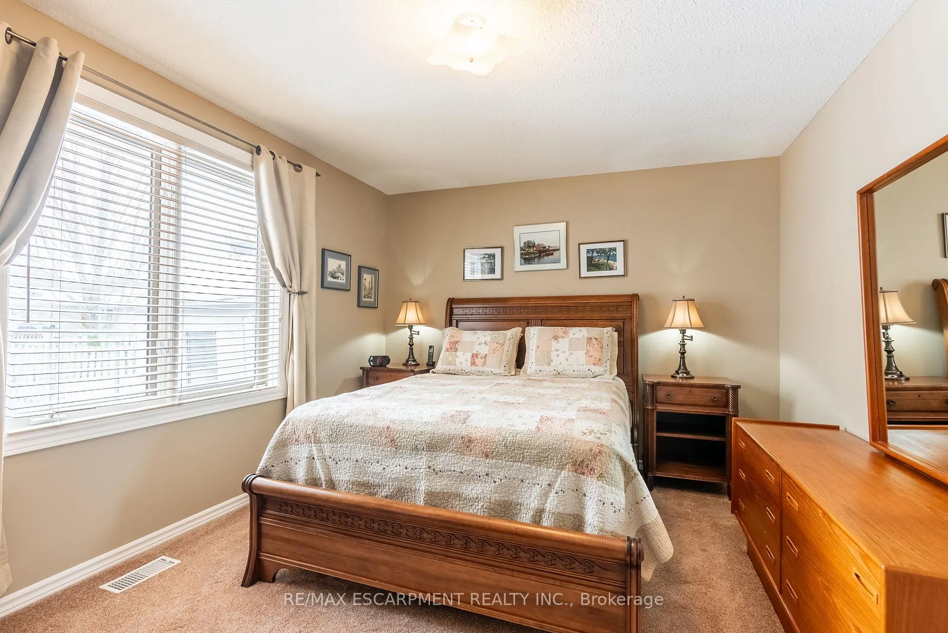 Photo 23 of 22 Mansfield Drive, Brant, South Dumfries — HOMEH