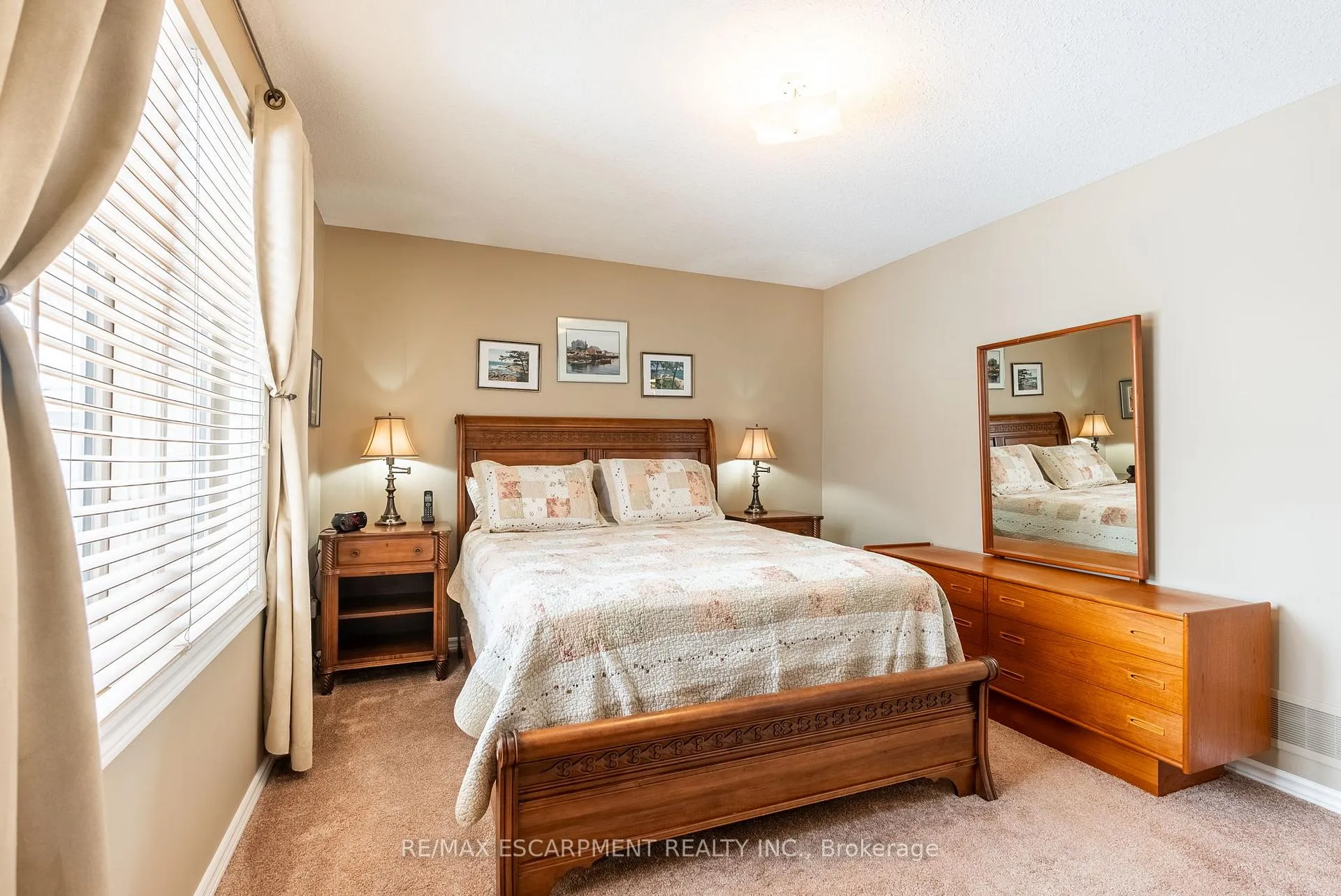 Photo 24 of 22 Mansfield Drive, Brant, South Dumfries — HOMEH