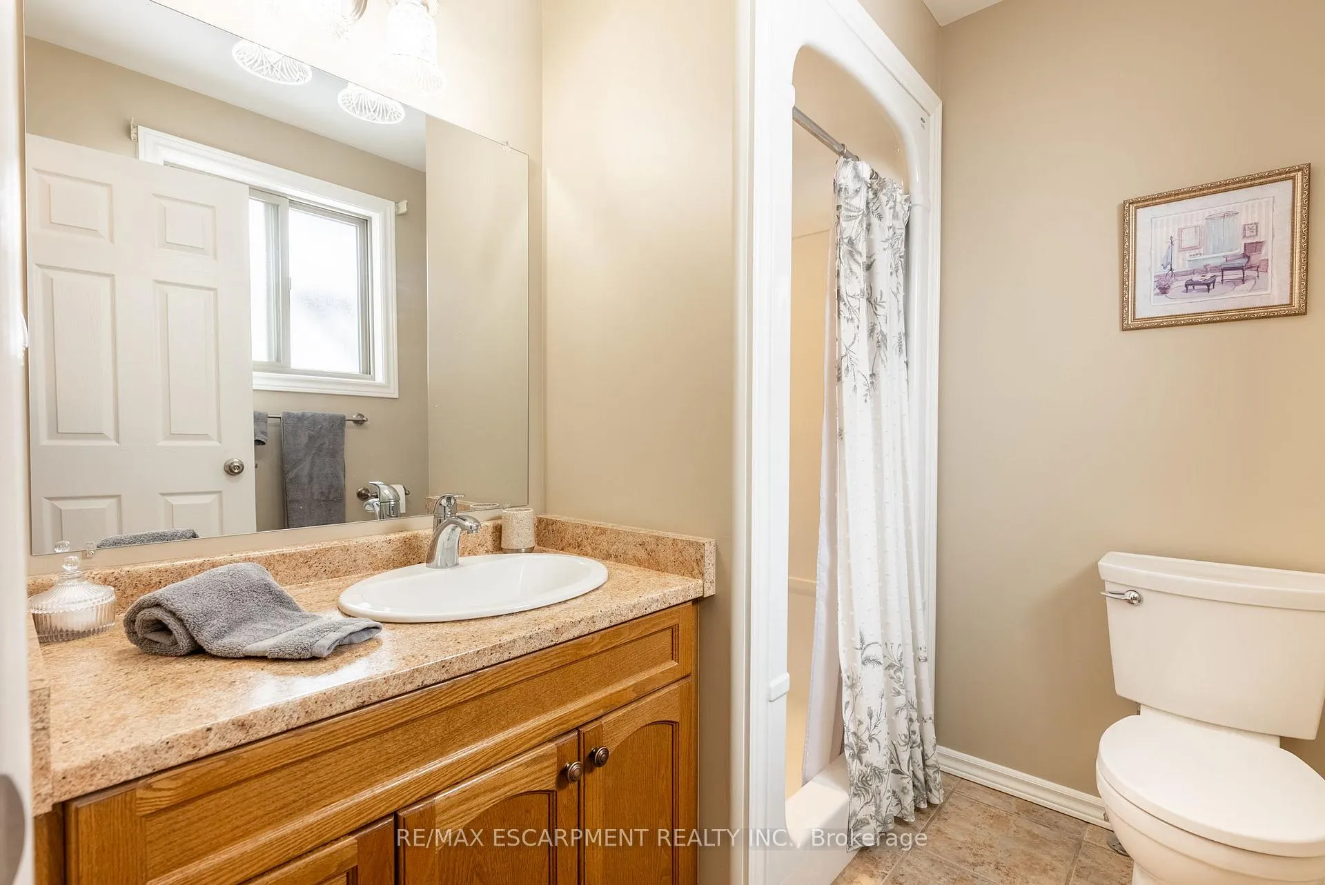 Photo 26 of 22 Mansfield Drive, Brant, South Dumfries — HOMEH
