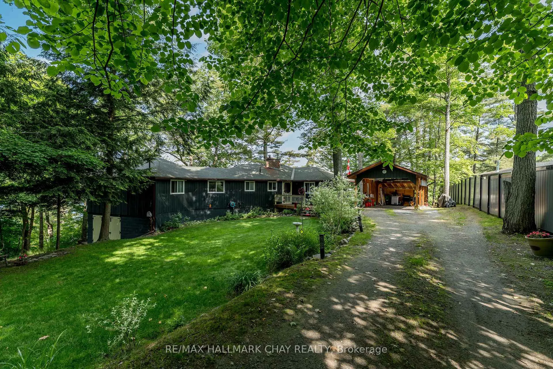 Photo 3 of 8 eagle ridge Lane, McDougall — HOMEH