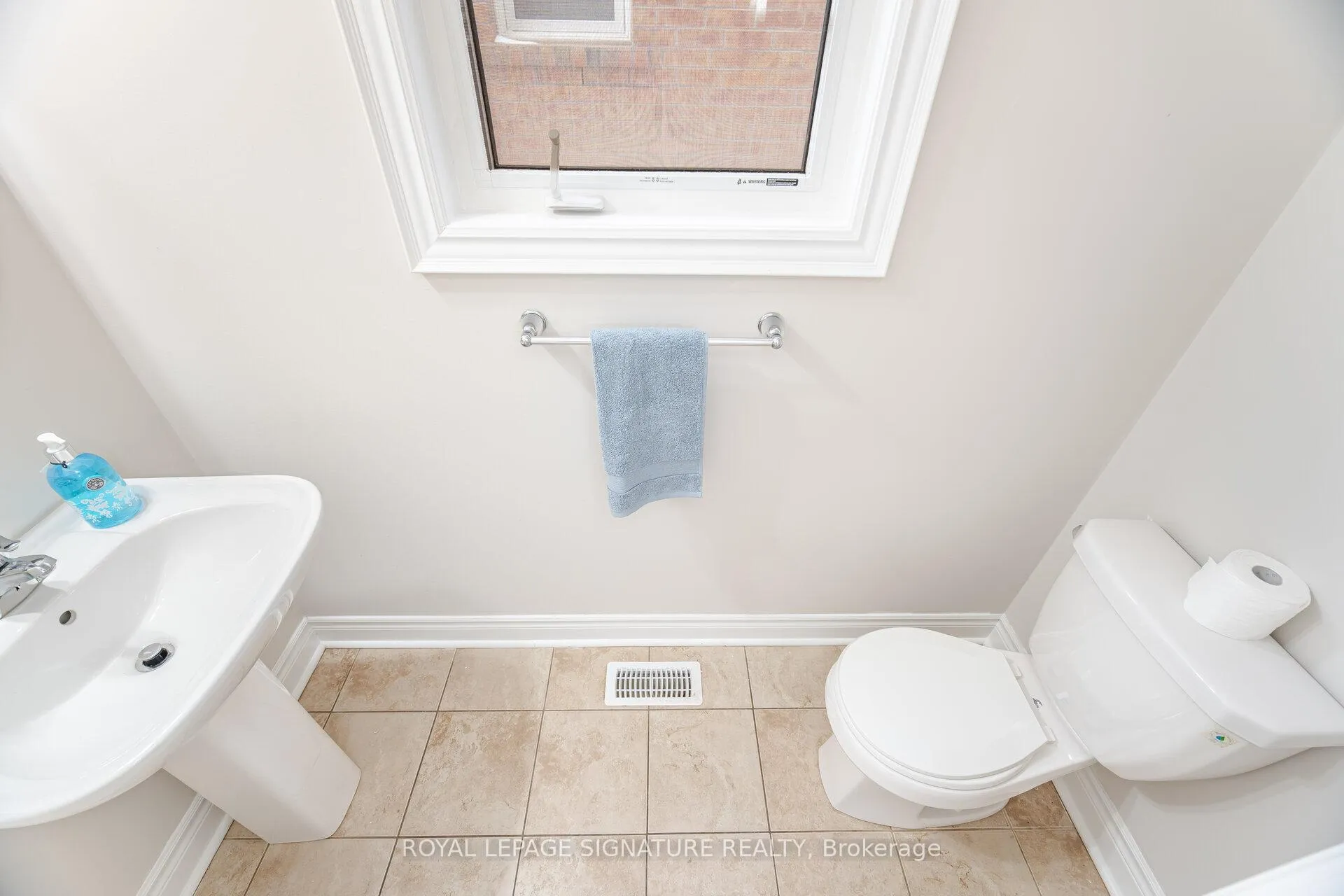 Photo 9 of 1106 Schooling Drive, Oshawa, Taunton — HOMEH
