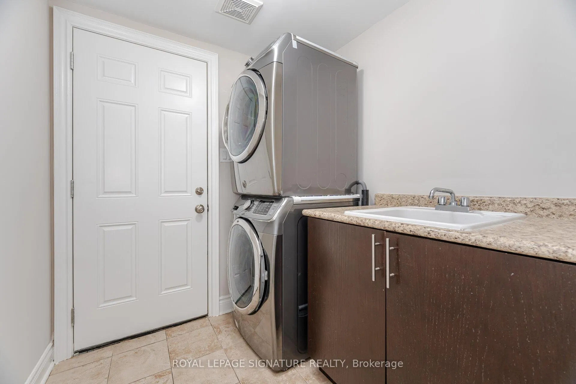 Photo 10 of 1106 Schooling Drive, Oshawa, Taunton — HOMEH