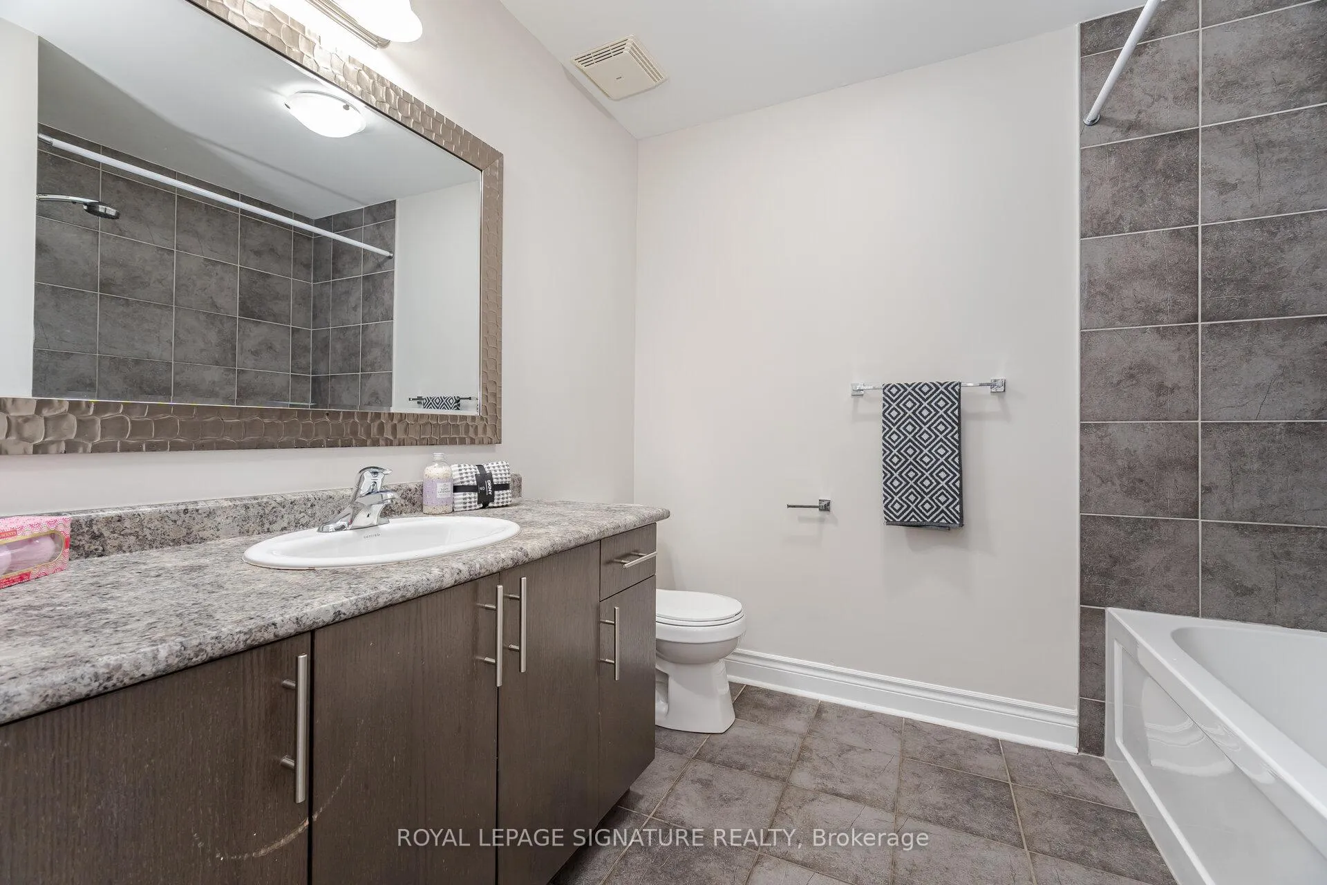 Photo 21 of 1106 Schooling Drive, Oshawa, Taunton — HOMEH