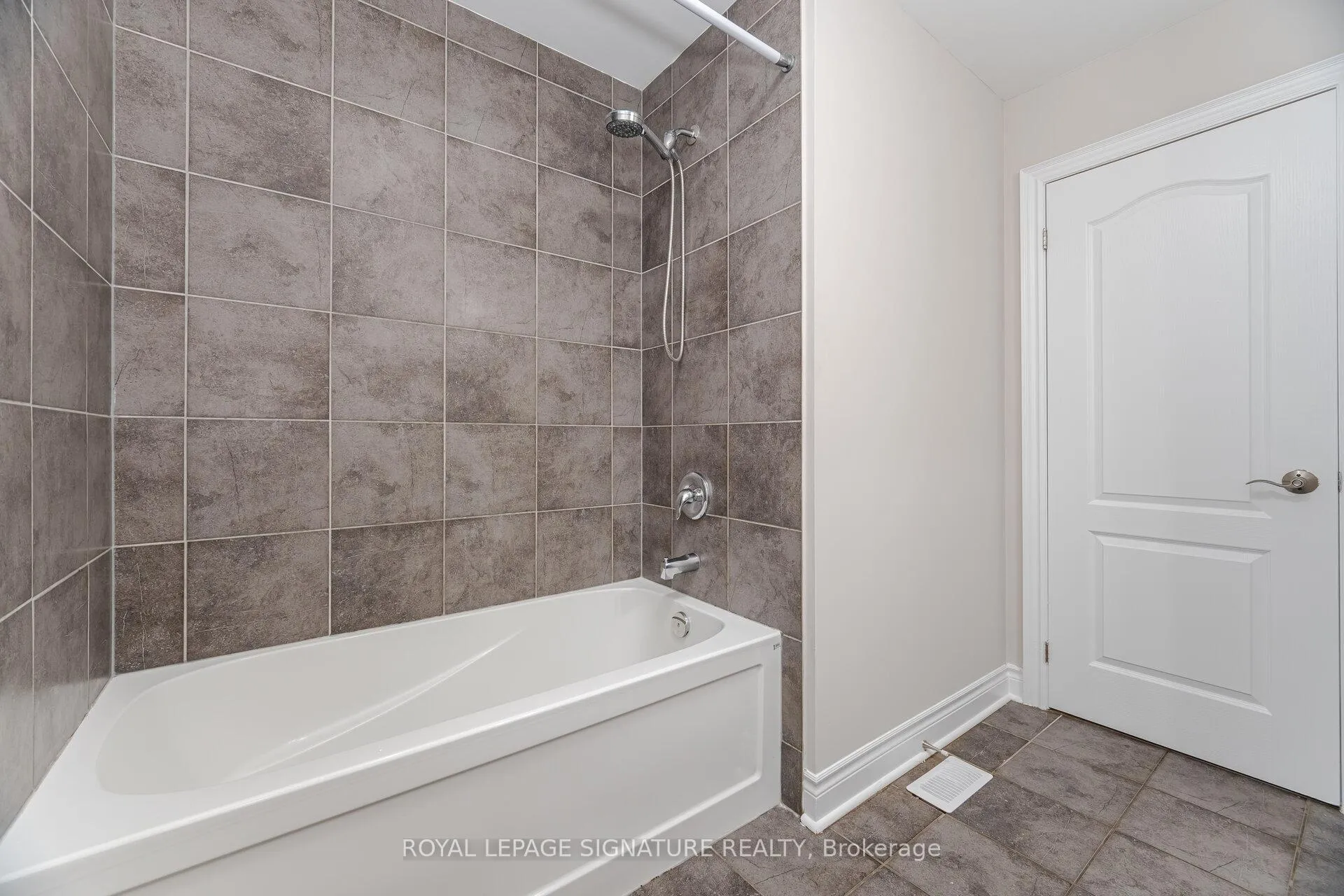 Photo 22 of 1106 Schooling Drive, Oshawa, Taunton — HOMEH