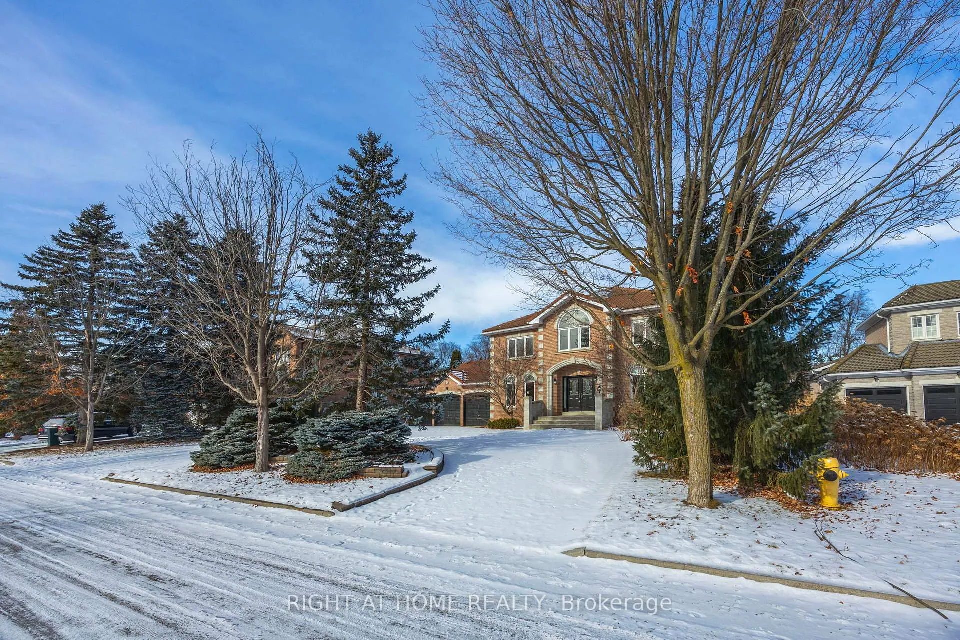 Photo 4 of 12 Regal Court, Markham, Milliken Mills East — HOMEH