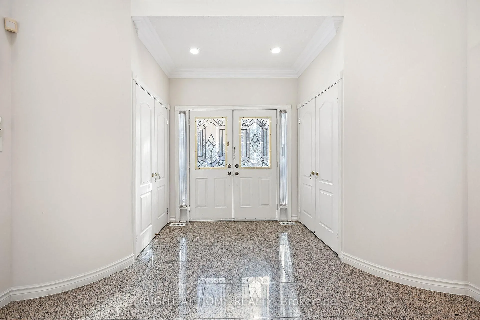 Photo 5 of 12 Regal Court, Markham, Milliken Mills East — HOMEH