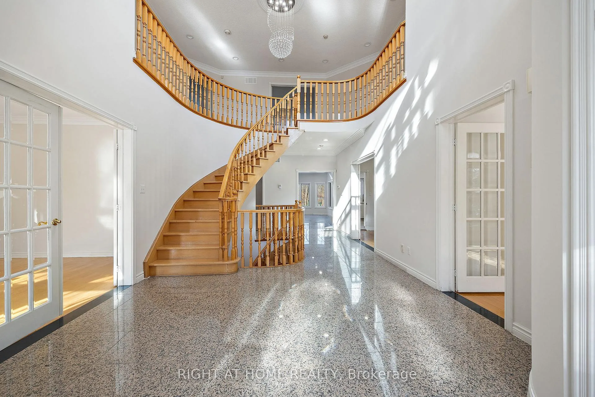 Photo 6 of 12 Regal Court, Markham, Milliken Mills East — HOMEH