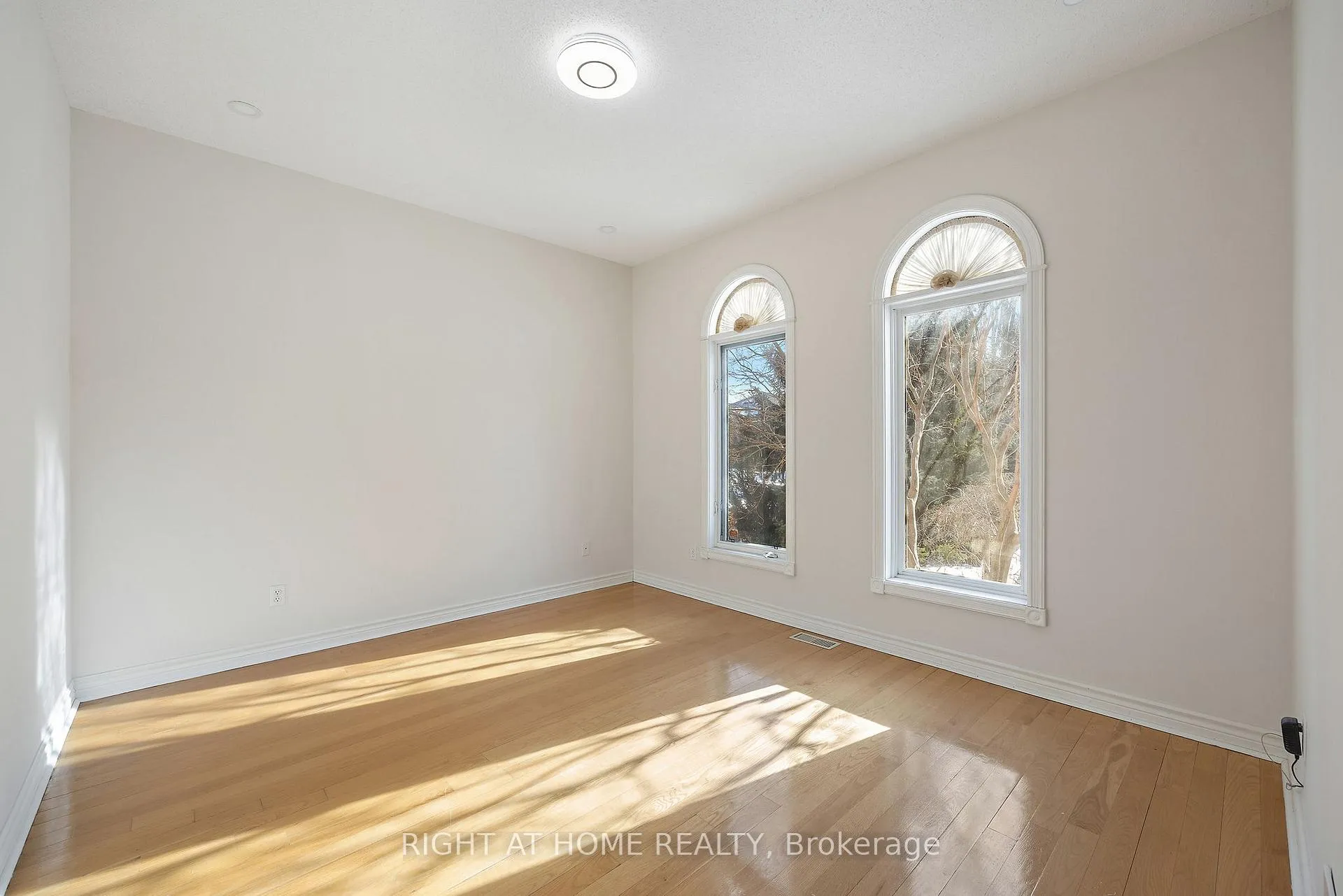 Photo 8 of 12 Regal Court, Markham, Milliken Mills East — HOMEH