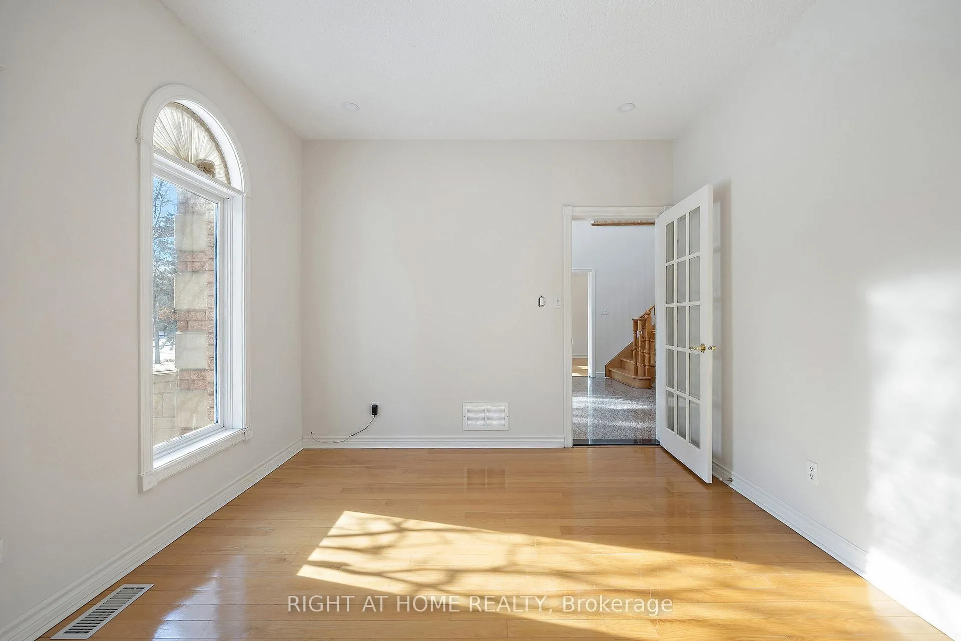 Photo 9 of 12 Regal Court, Markham, Milliken Mills East — HOMEH