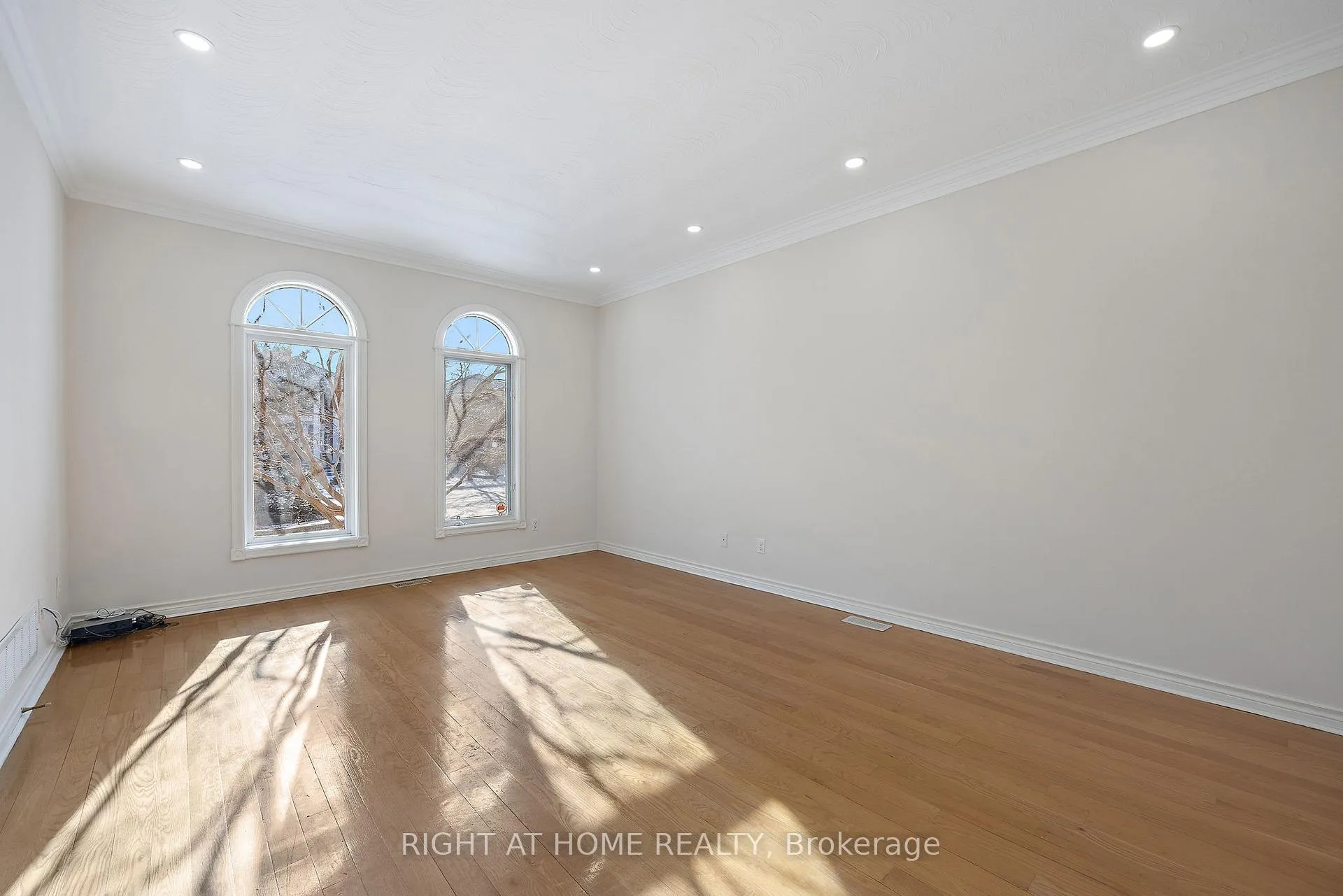 Photo 10 of 12 Regal Court, Markham, Milliken Mills East — HOMEH