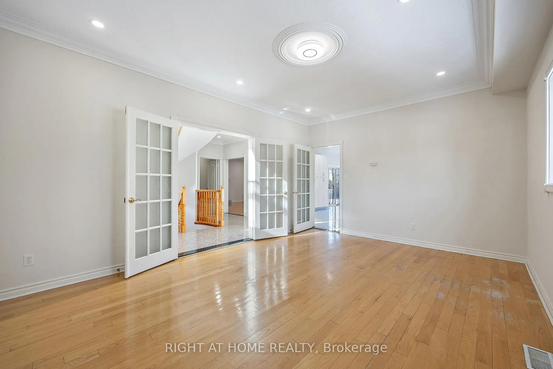Photo 13 of 12 Regal Court, Markham, Milliken Mills East — HOMEH