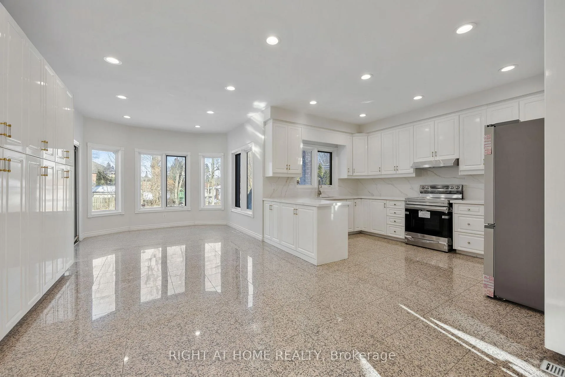 Photo 14 of 12 Regal Court, Markham, Milliken Mills East — HOMEH